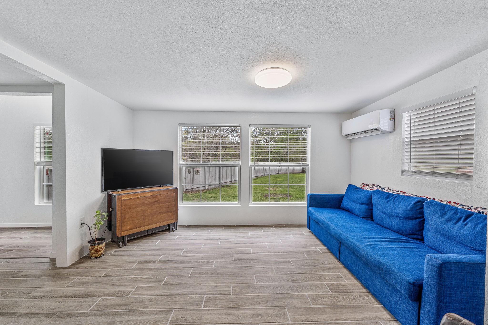 2807 Comanche Trail