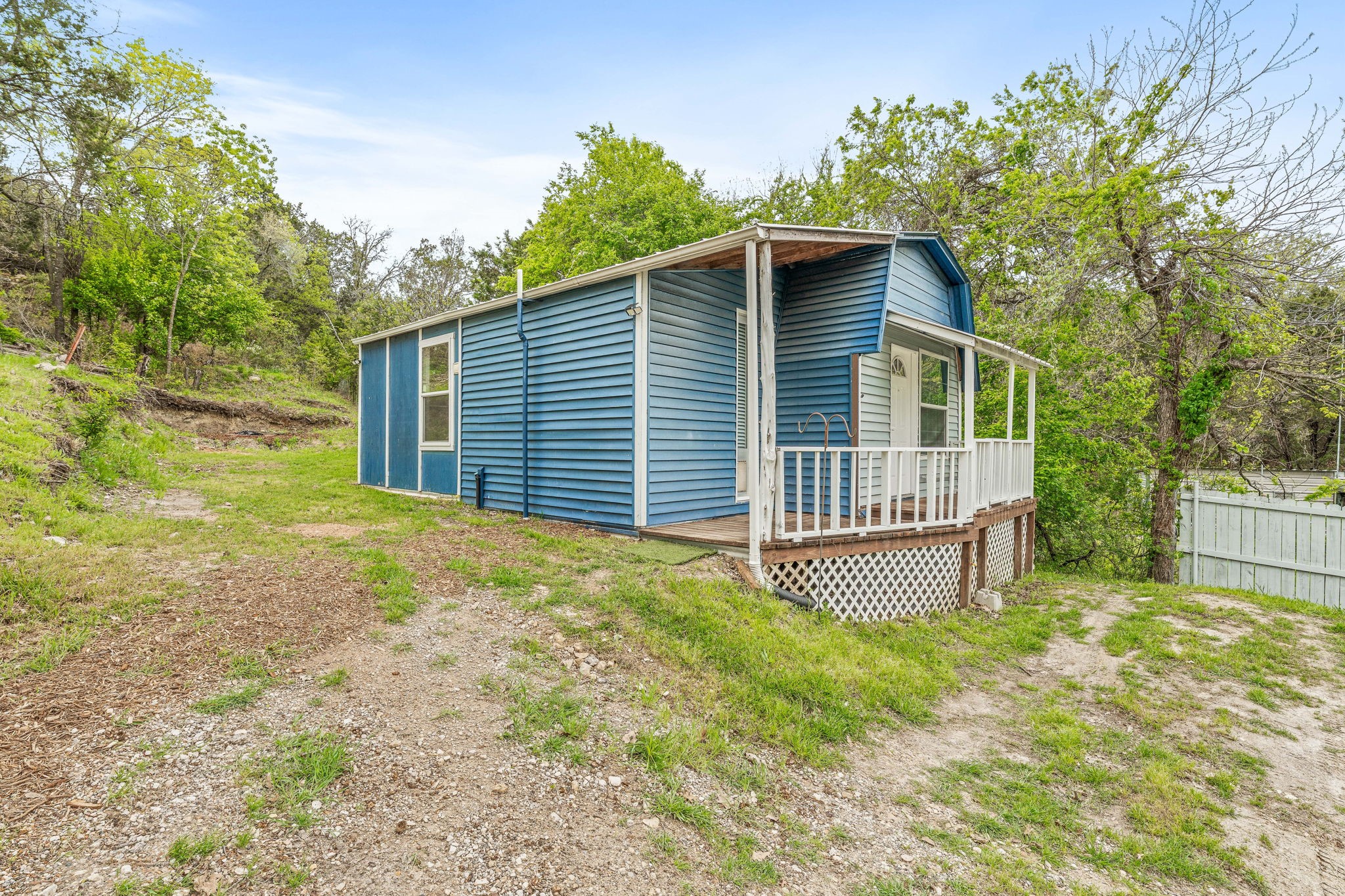 2807 Comanche Trail