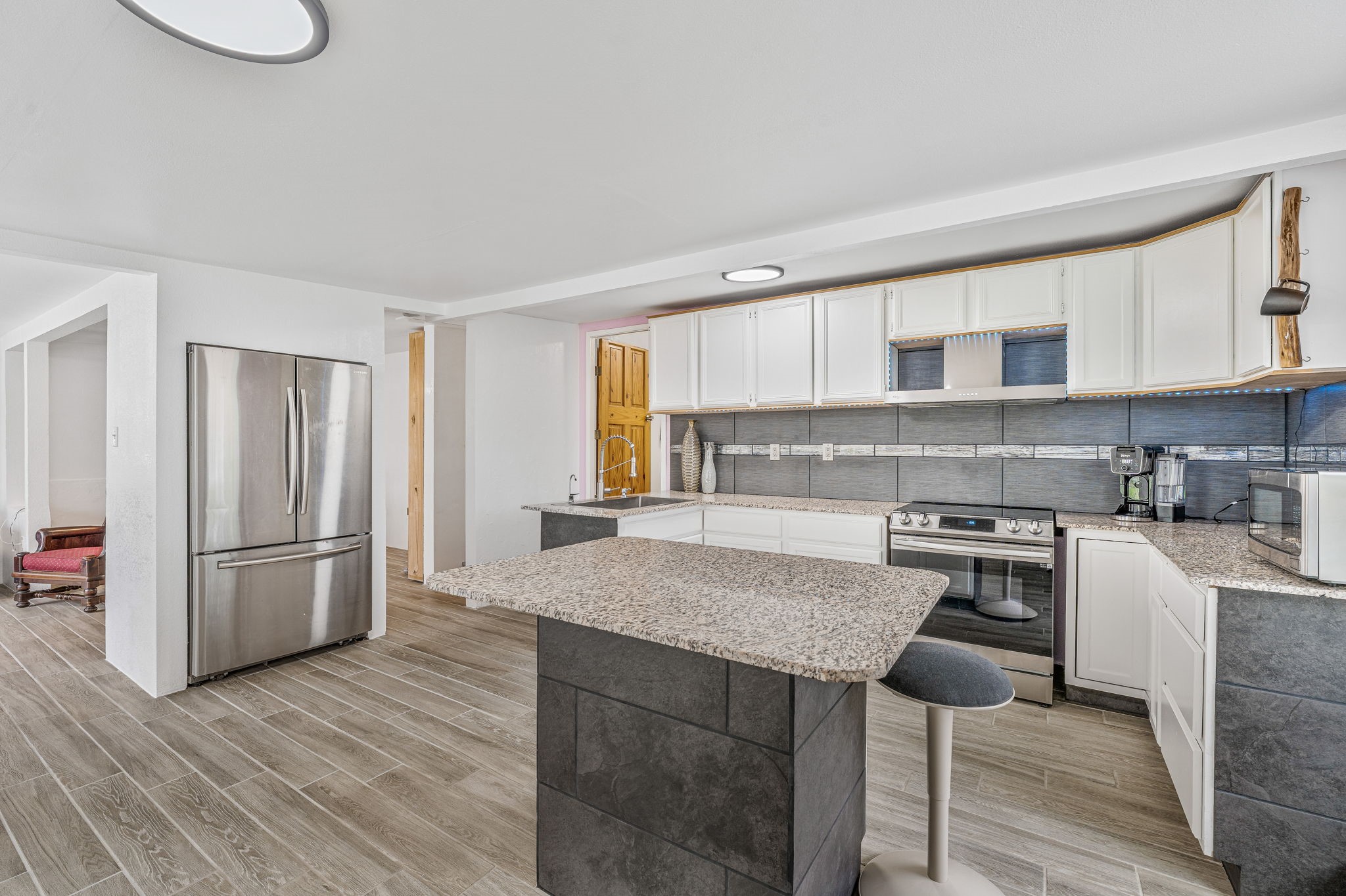 2807 Comanche Trail