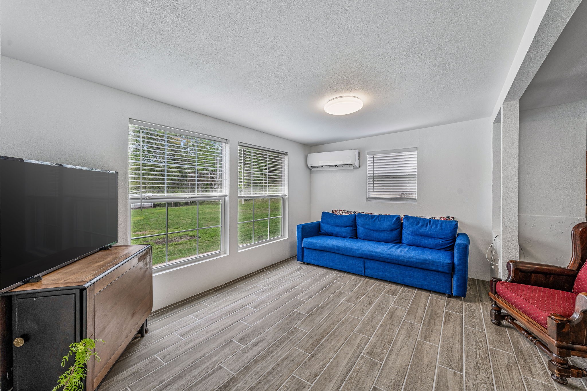 2807 Comanche Trail