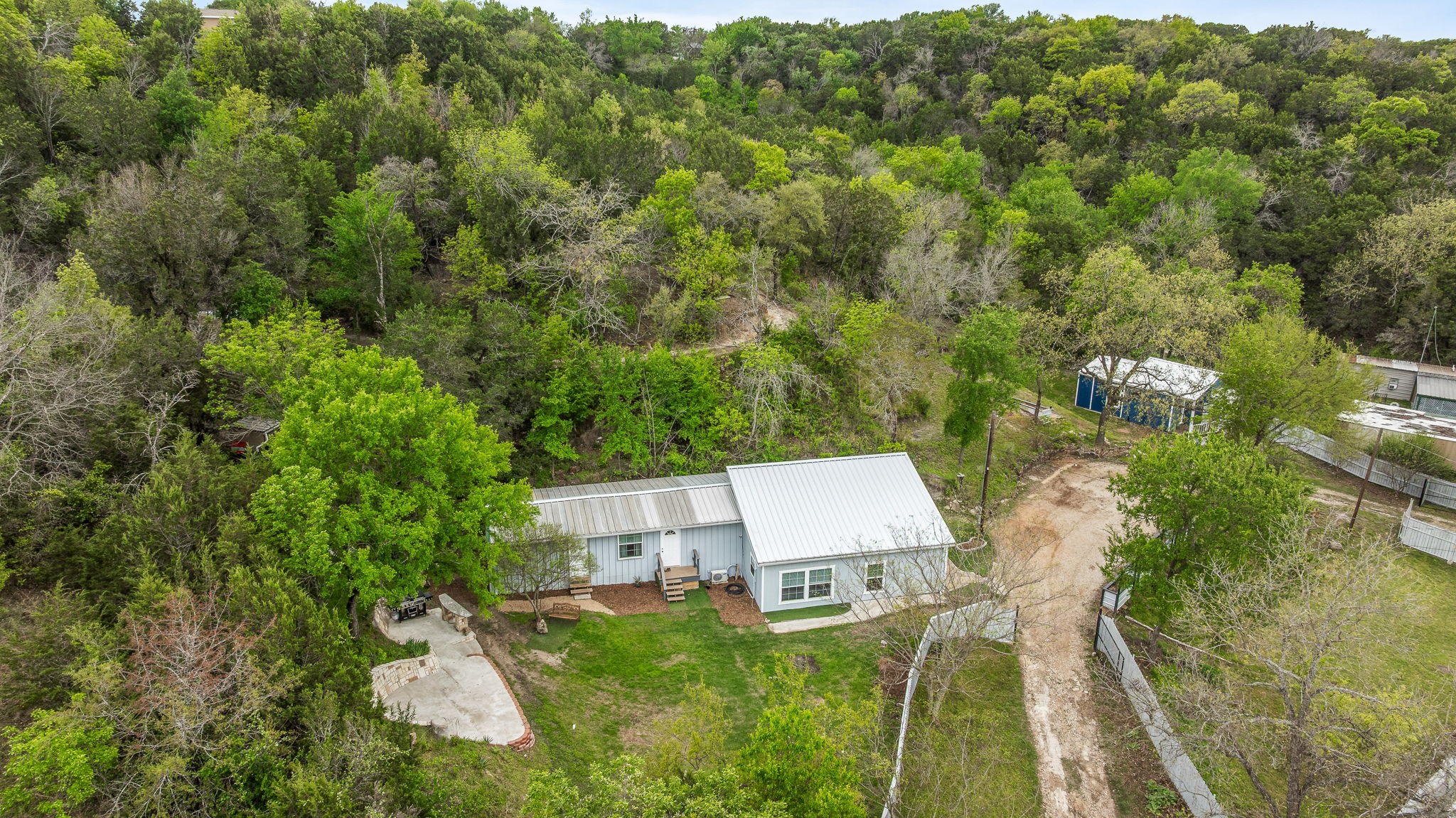 2807 Comanche Trail