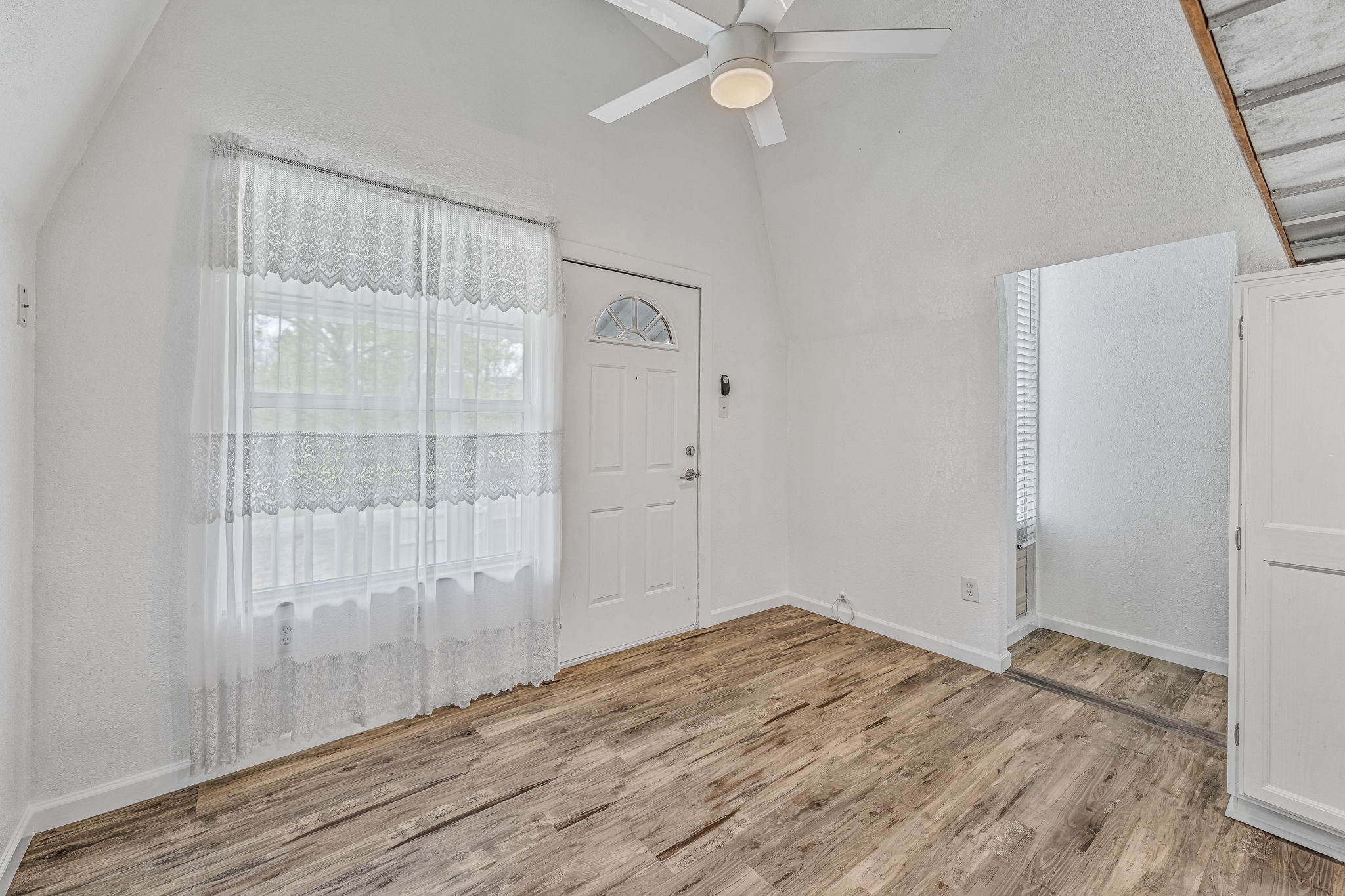2807 Comanche Trail