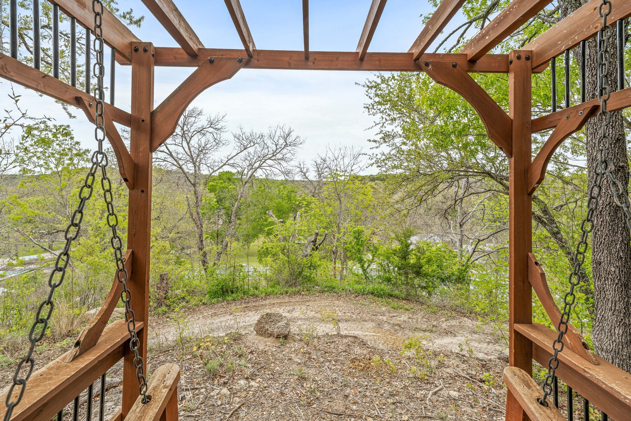 2807 Comanche Trail