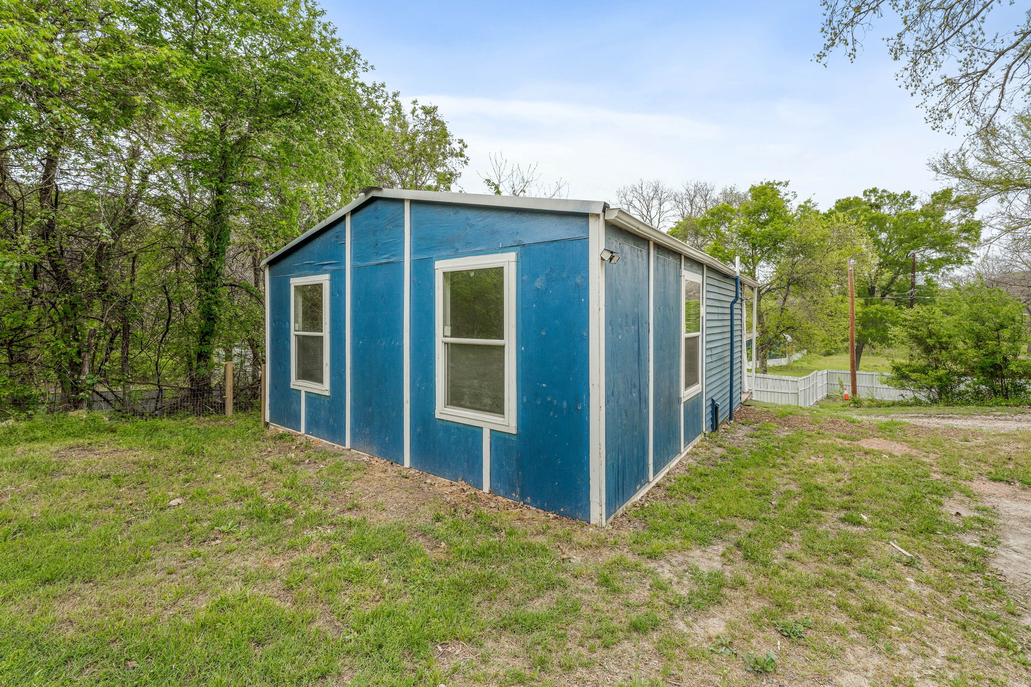 2807 Comanche Trail