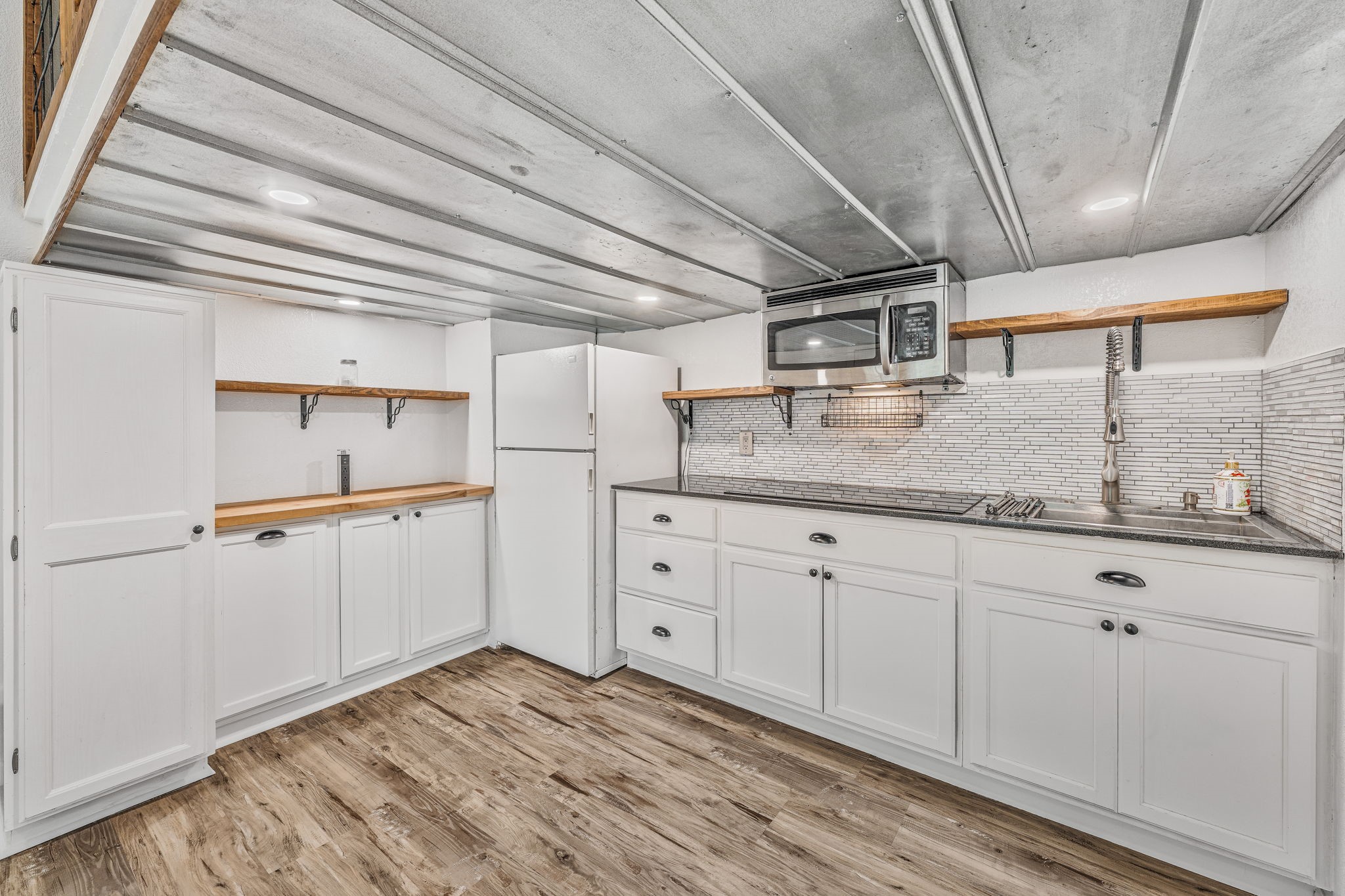 2807 Comanche Trail