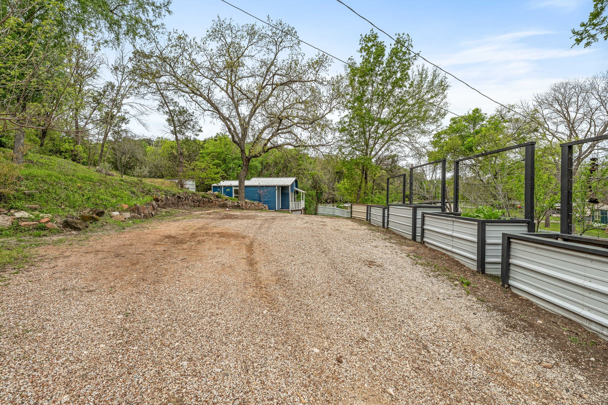 2807 Comanche Trail