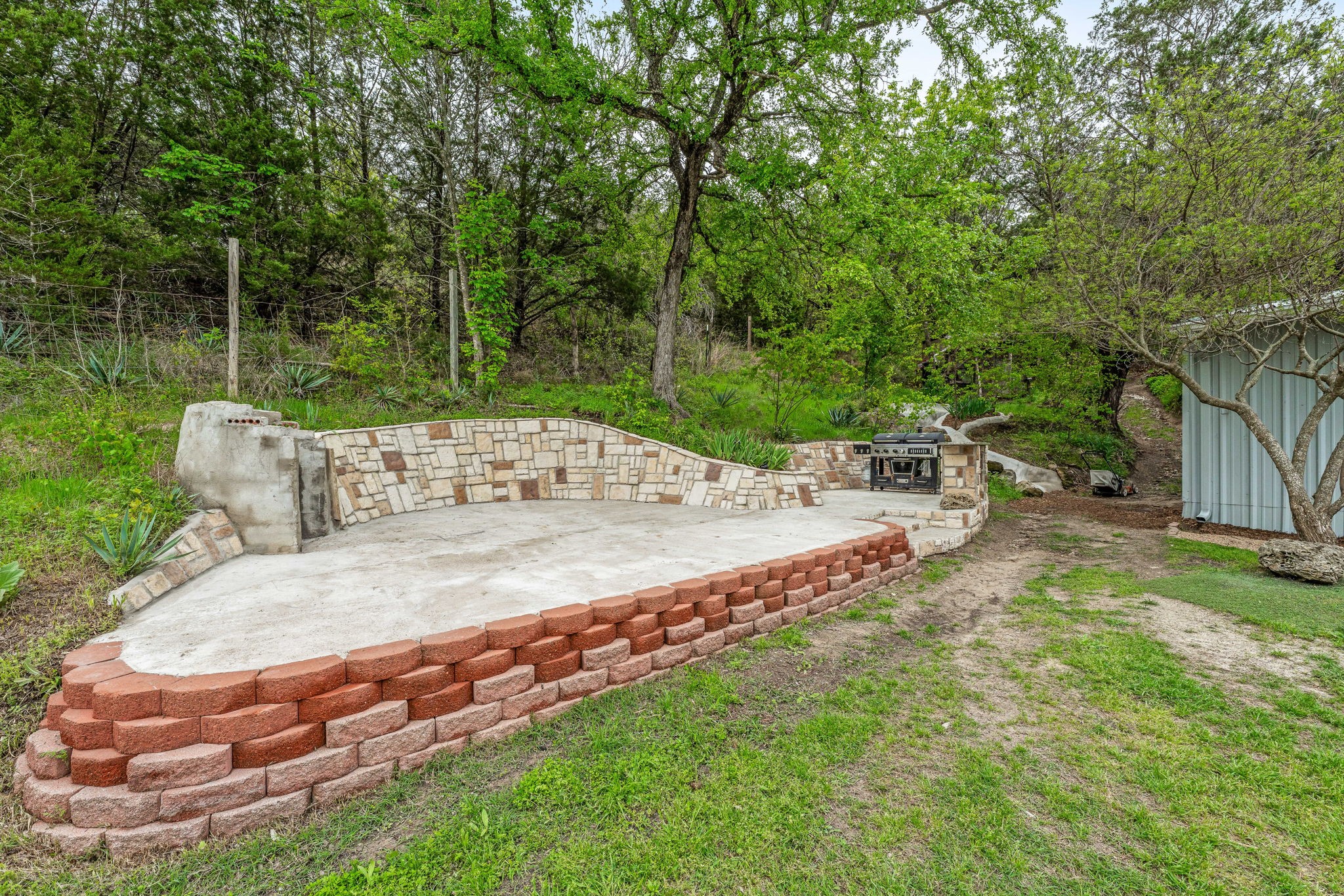2807 Comanche Trail