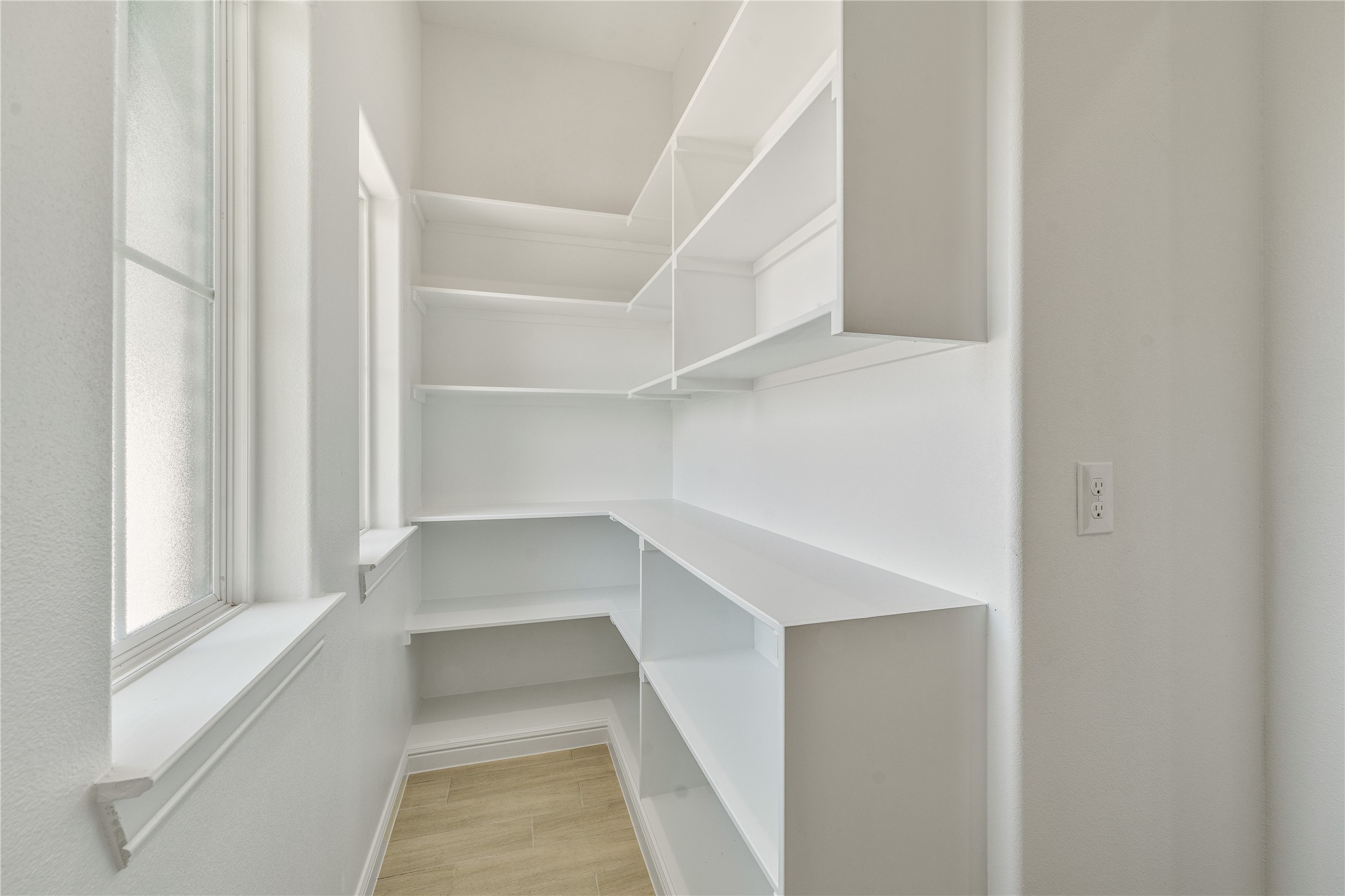 2128 Middlewood Circle