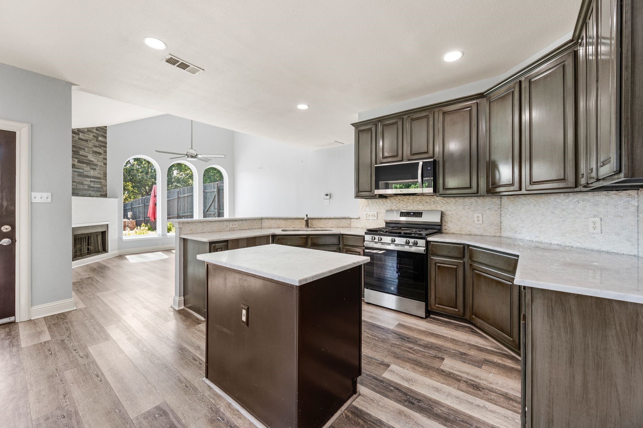9122 Woodlake Drive