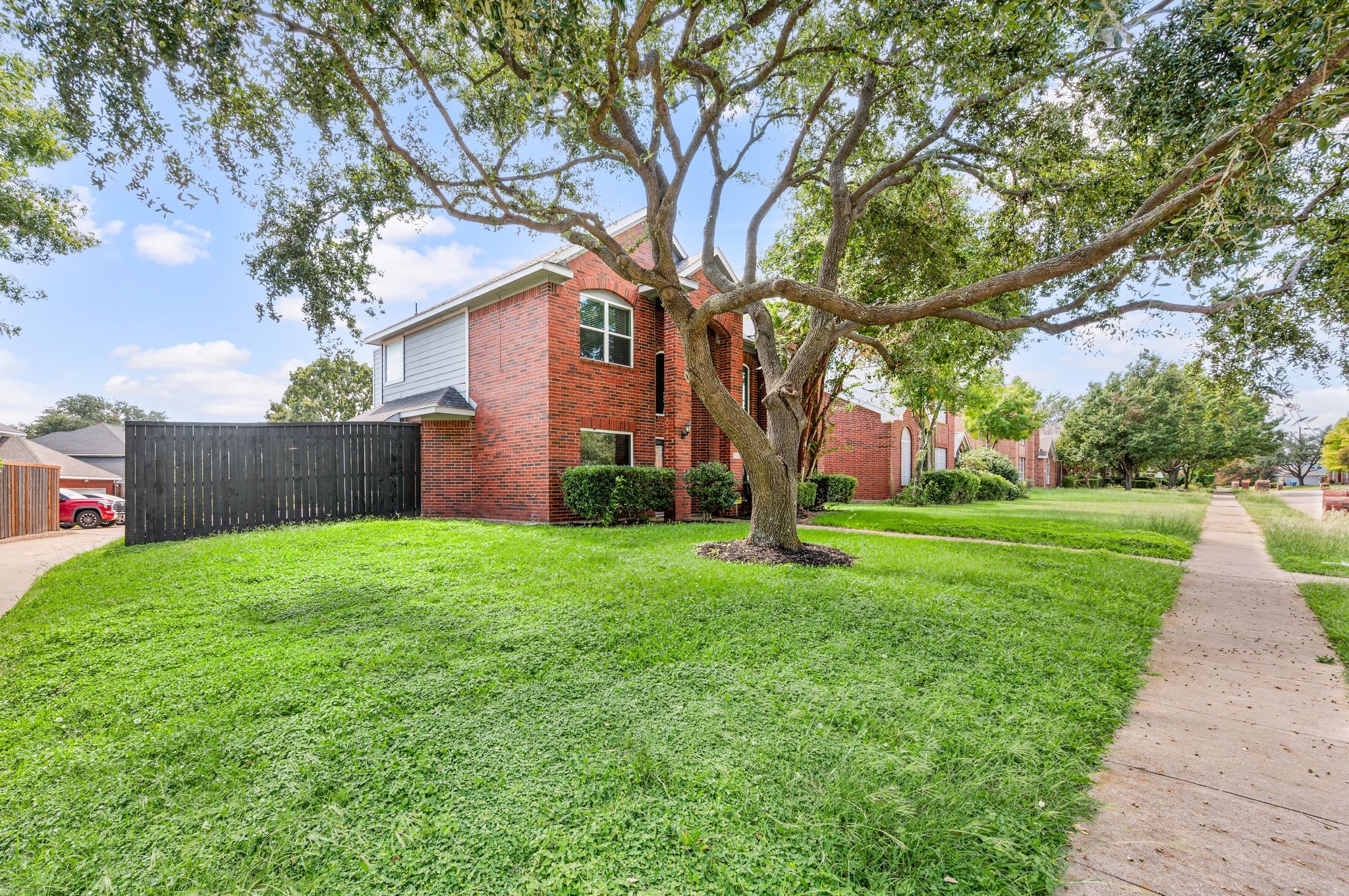9122 Woodlake Drive