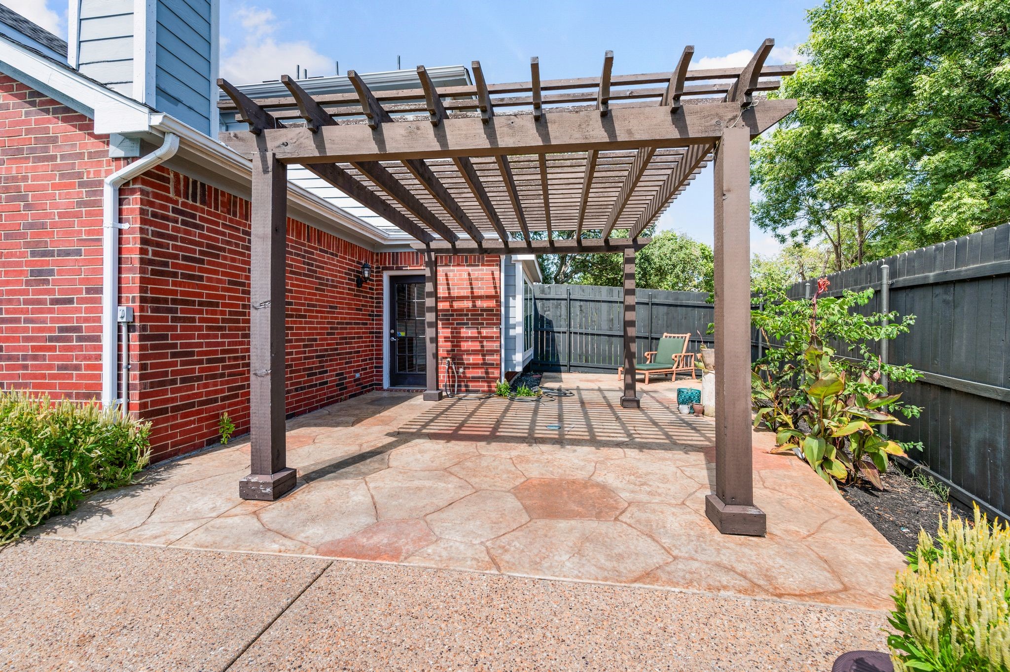 9122 Woodlake Drive