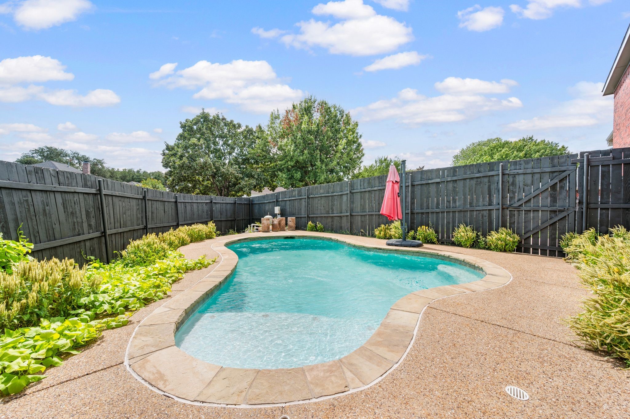 9122 Woodlake Drive