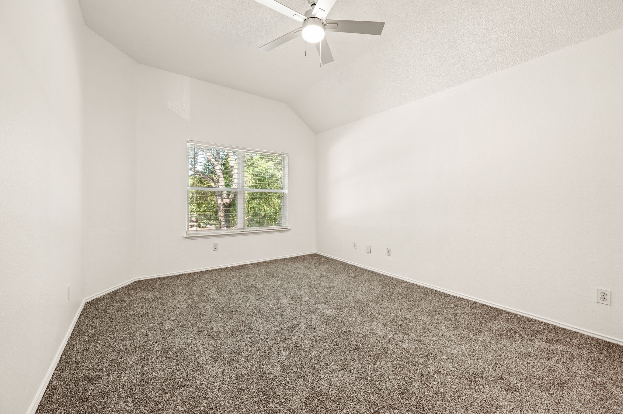 9122 Woodlake Drive