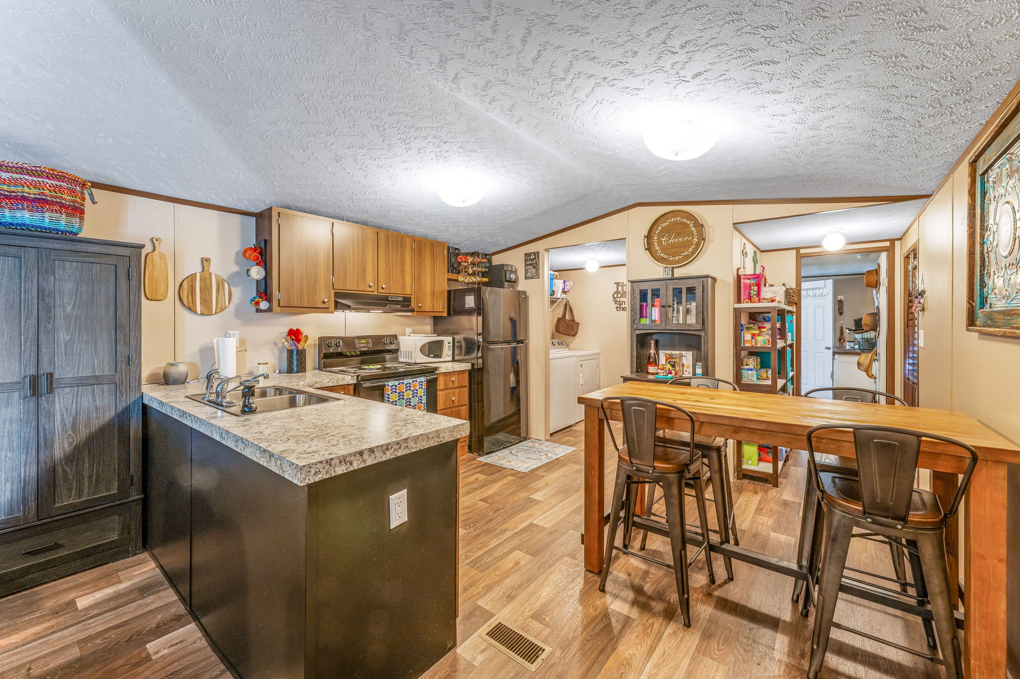 4313 Cottonwood Court