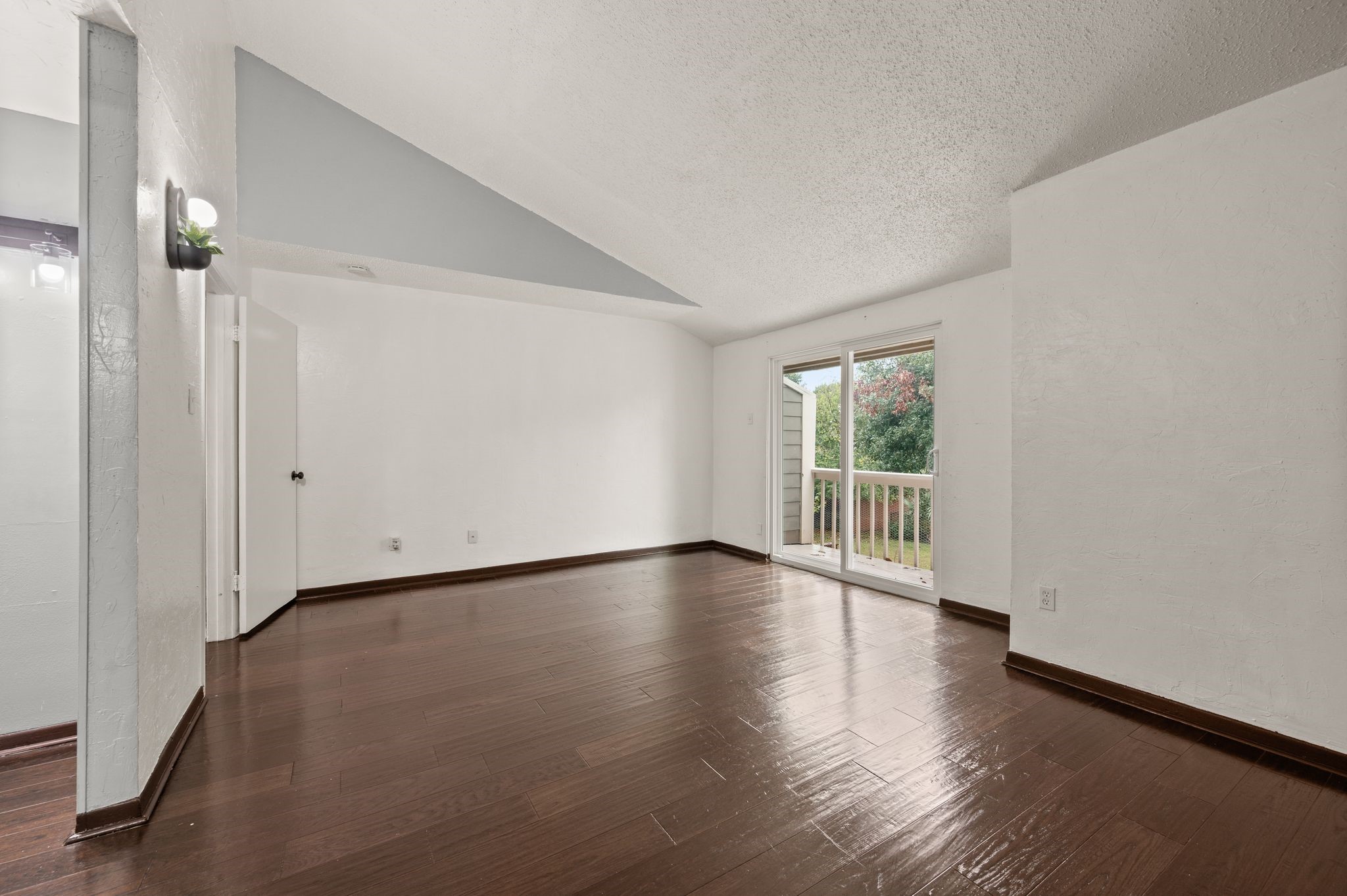 2900 Shady Lake Circle