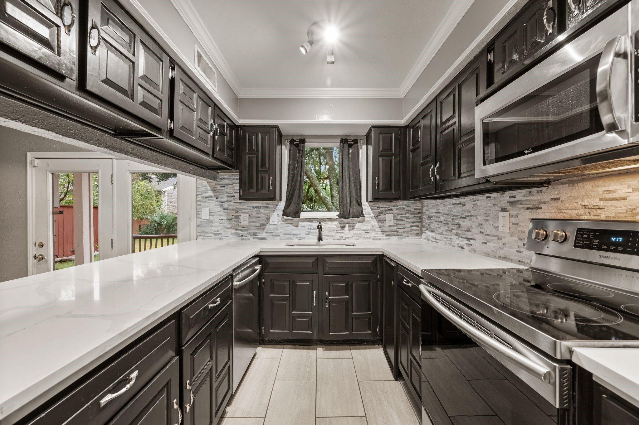 2900 Shady Lake Circle