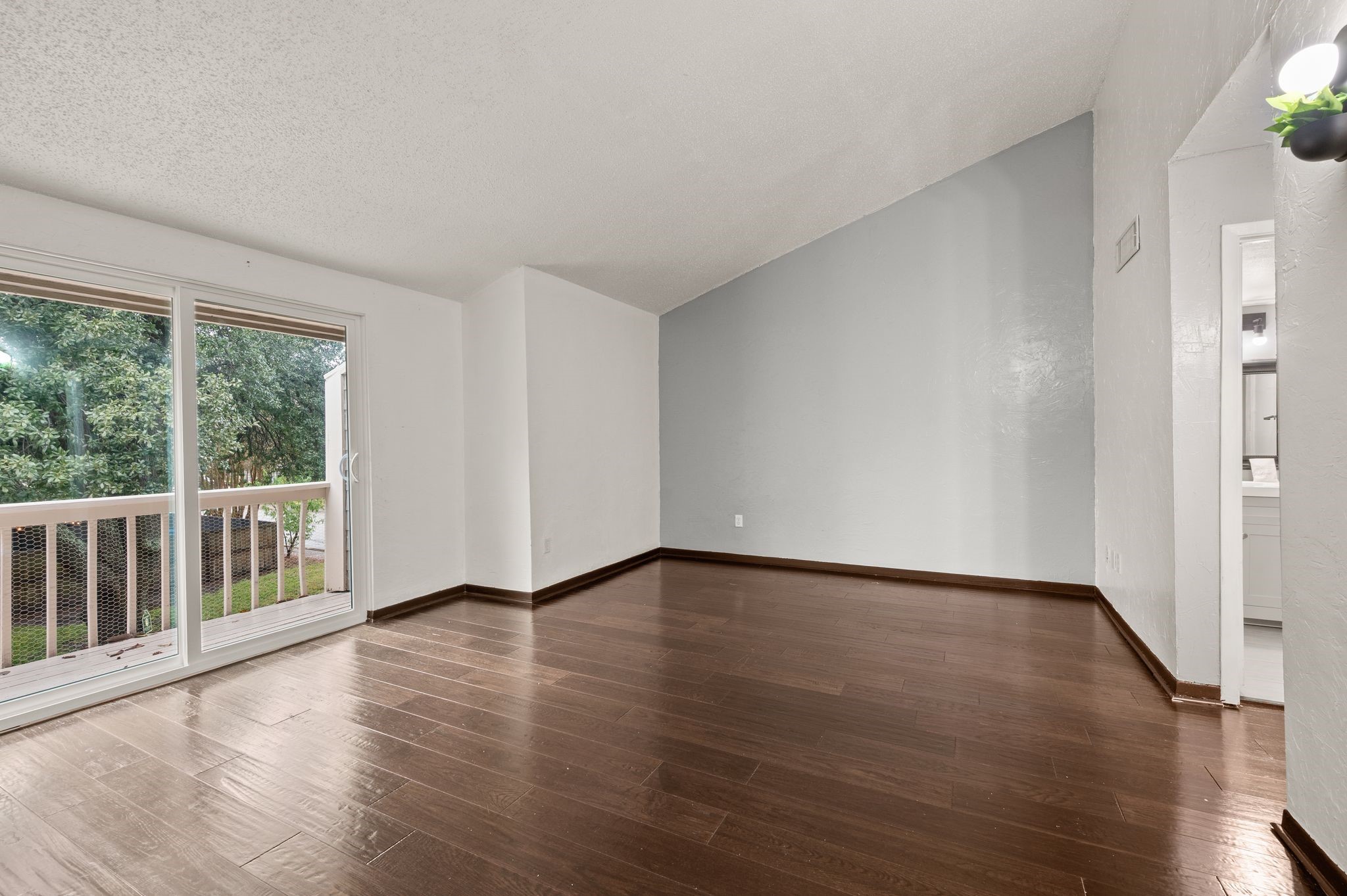 2900 Shady Lake Circle