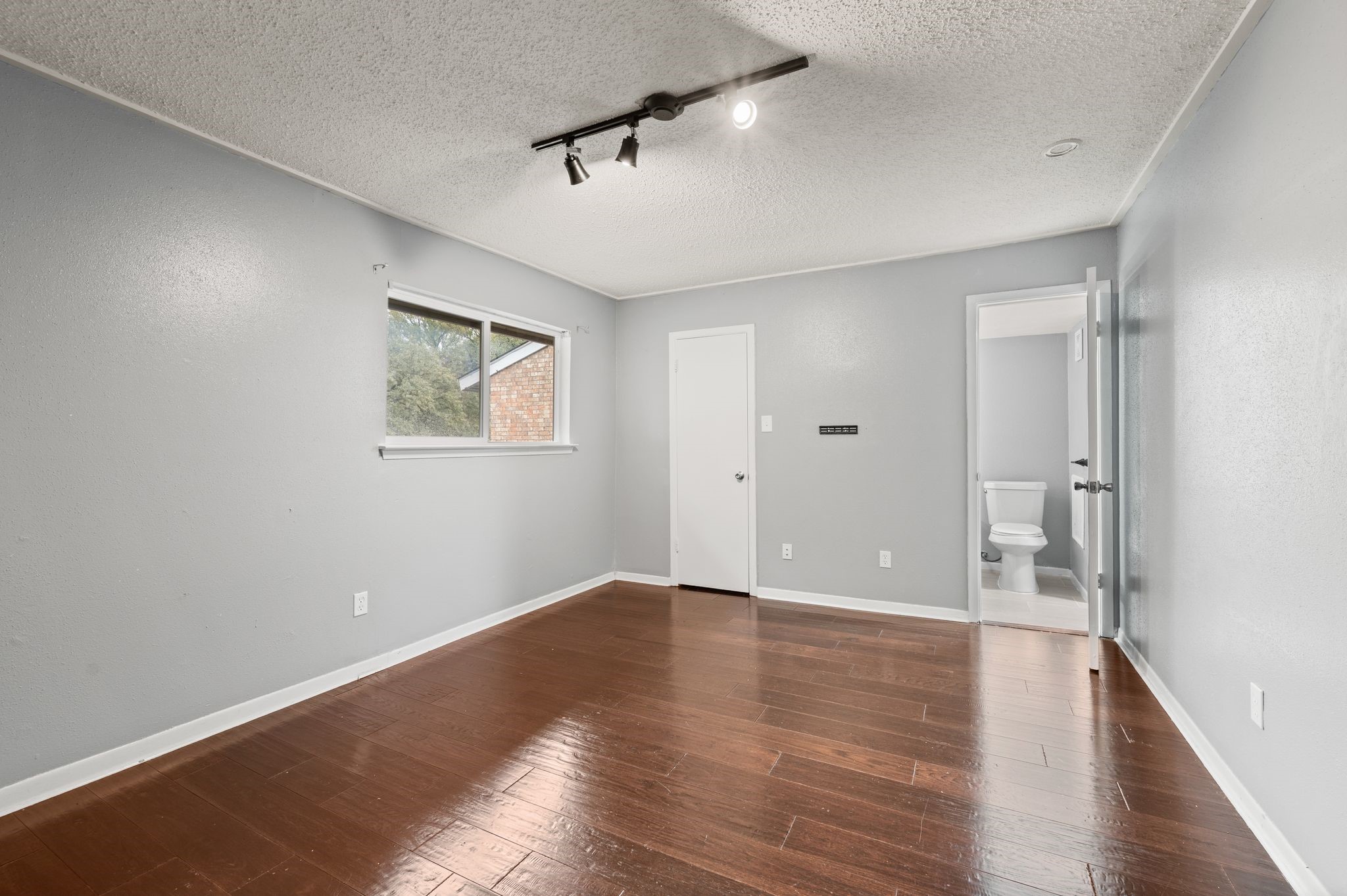 2900 Shady Lake Circle