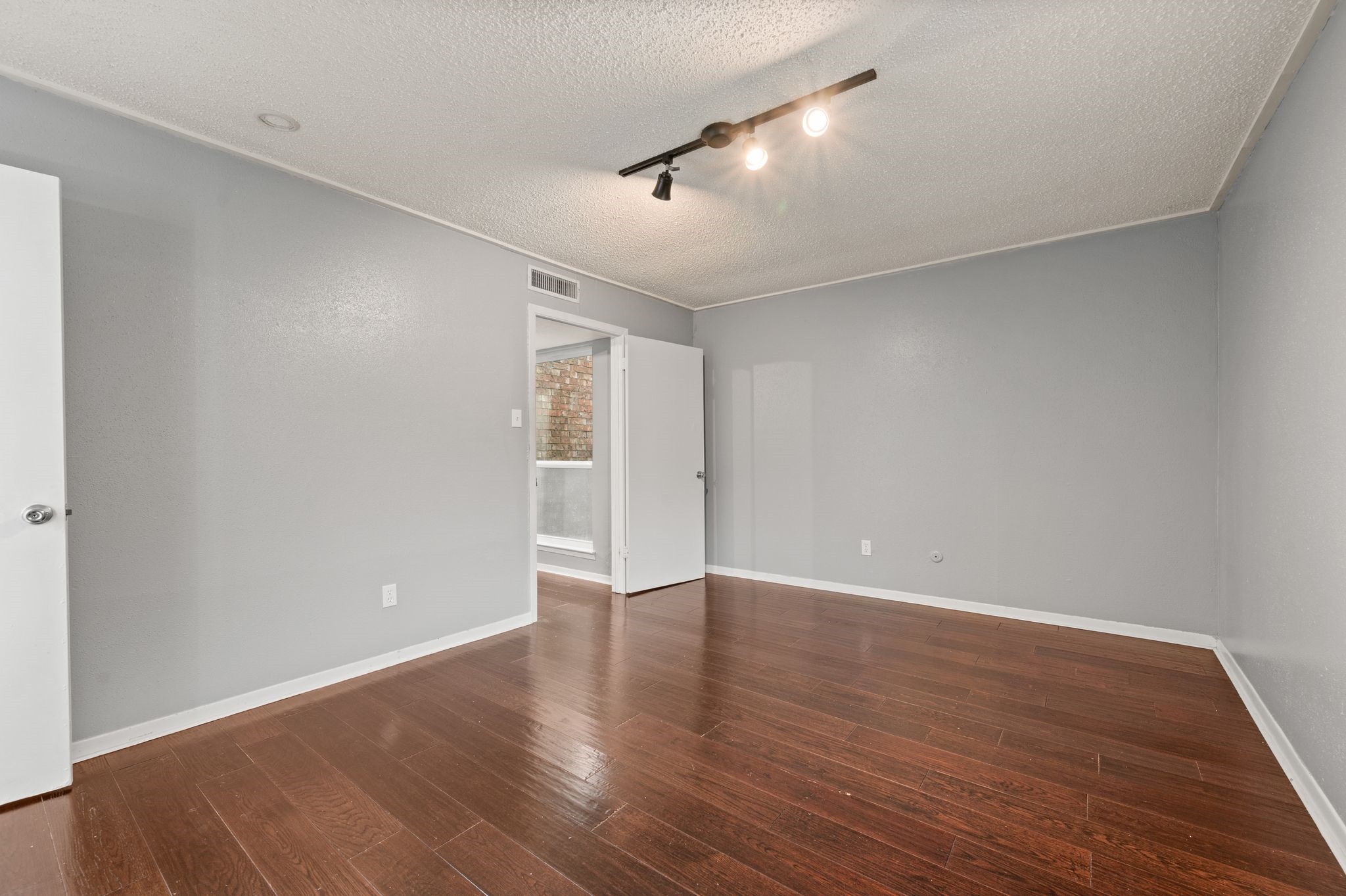 2900 Shady Lake Circle