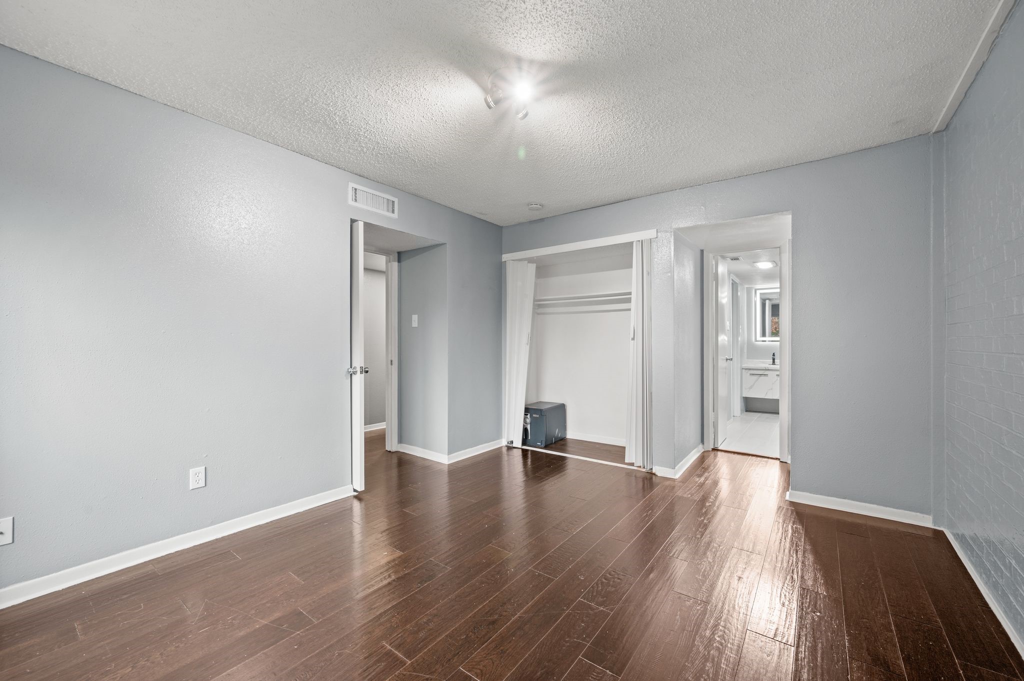 2900 Shady Lake Circle