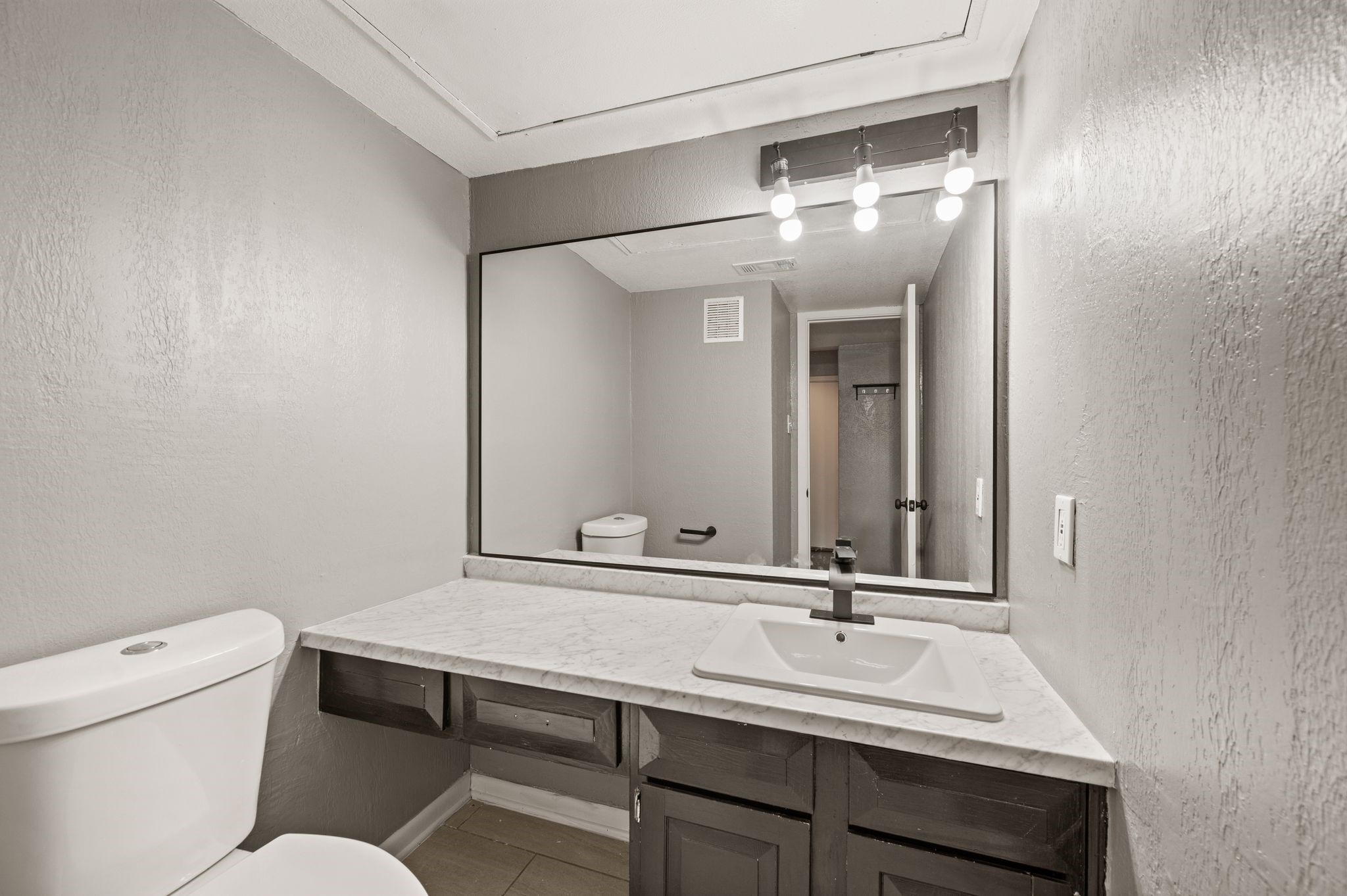 2900 Shady Lake Circle