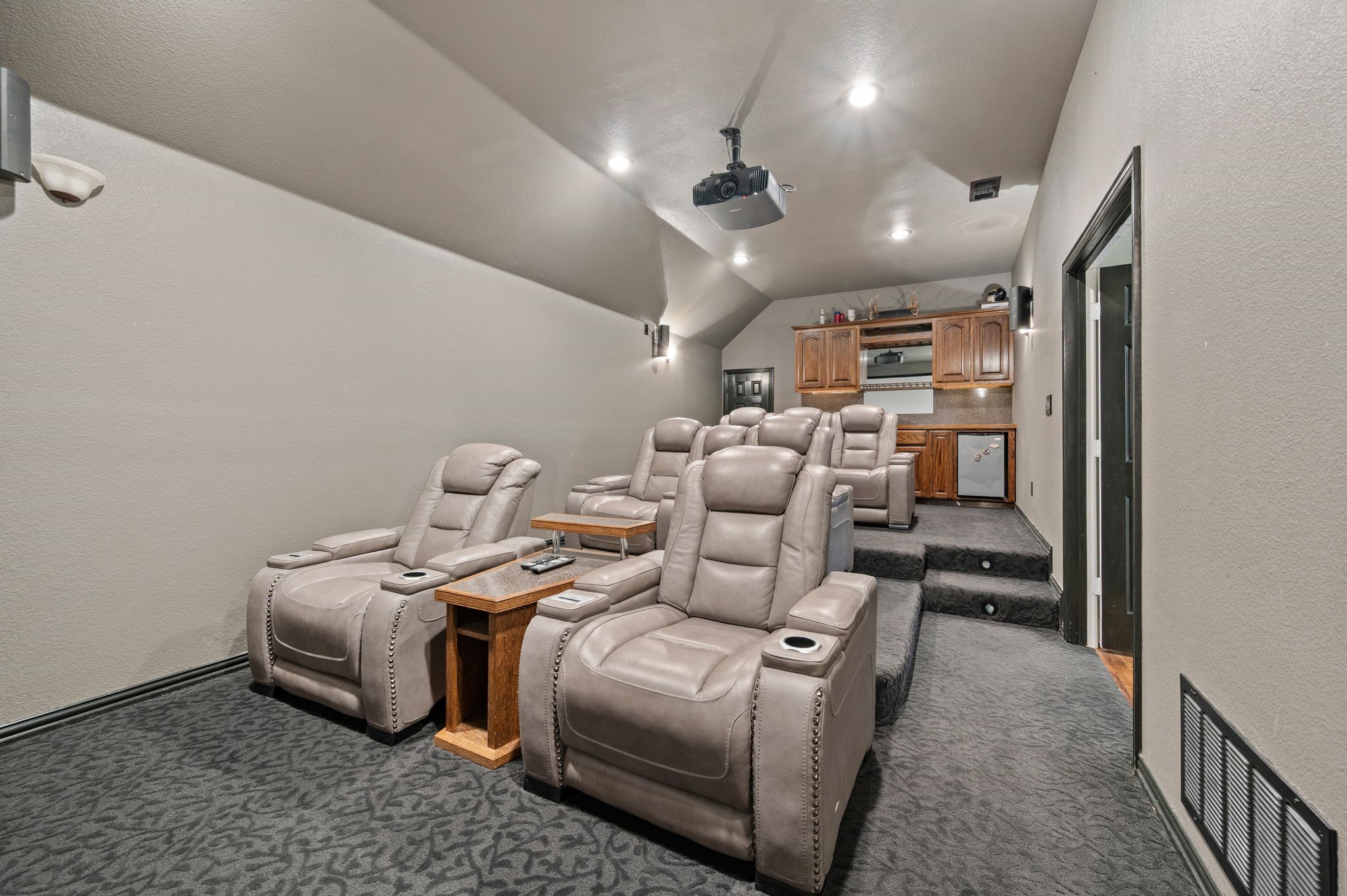 1808 Lakes Edge Boulevard