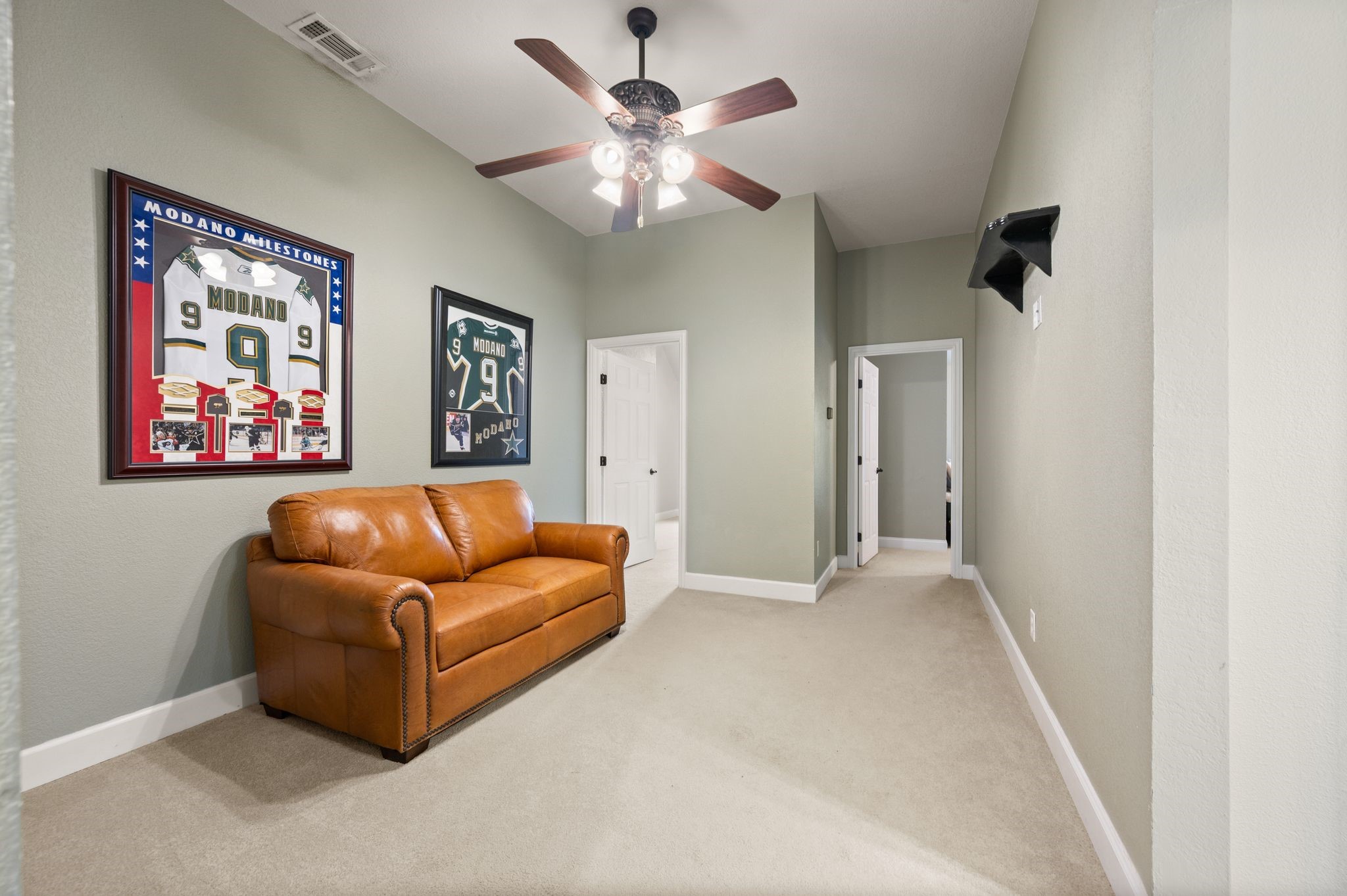 1808 Lakes Edge Boulevard