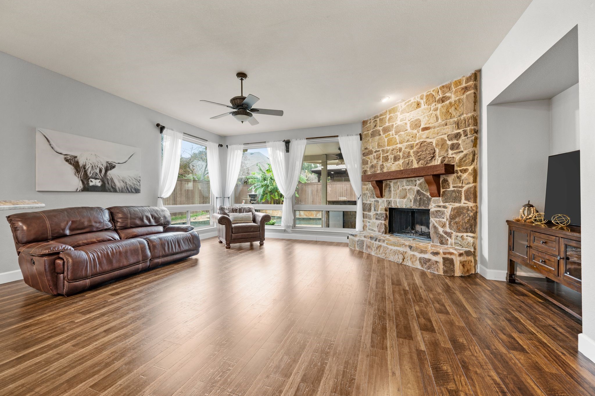 1808 Lakes Edge Boulevard