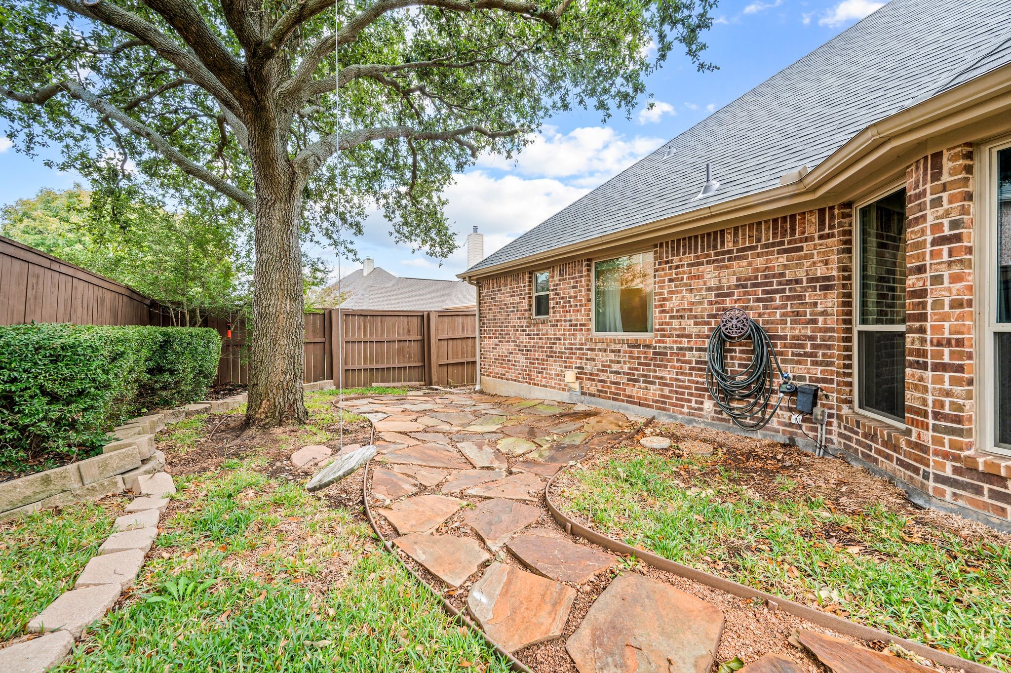 1808 Lakes Edge Boulevard