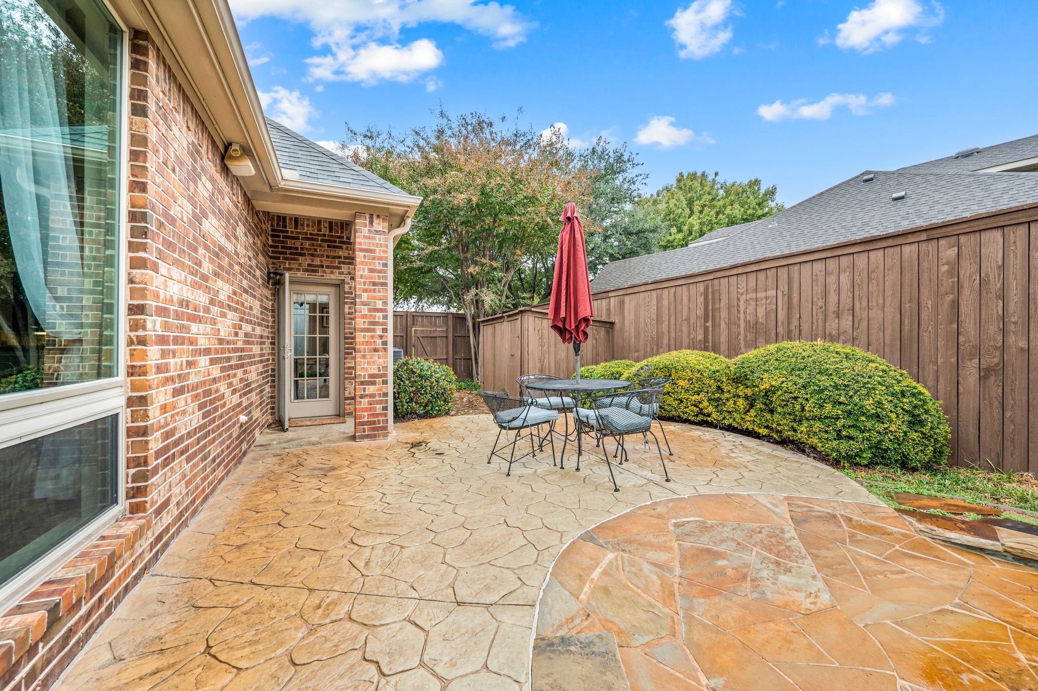 1808 Lakes Edge Boulevard