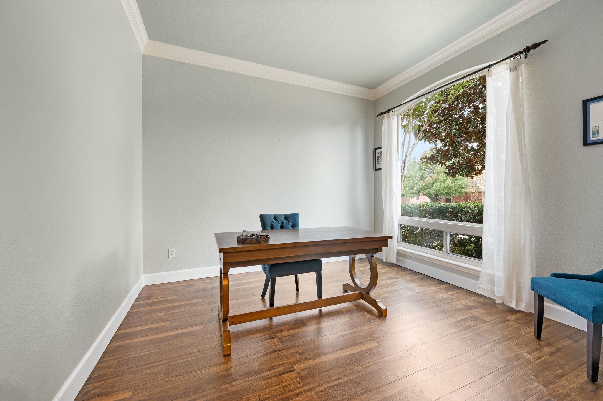 1808 Lakes Edge Boulevard