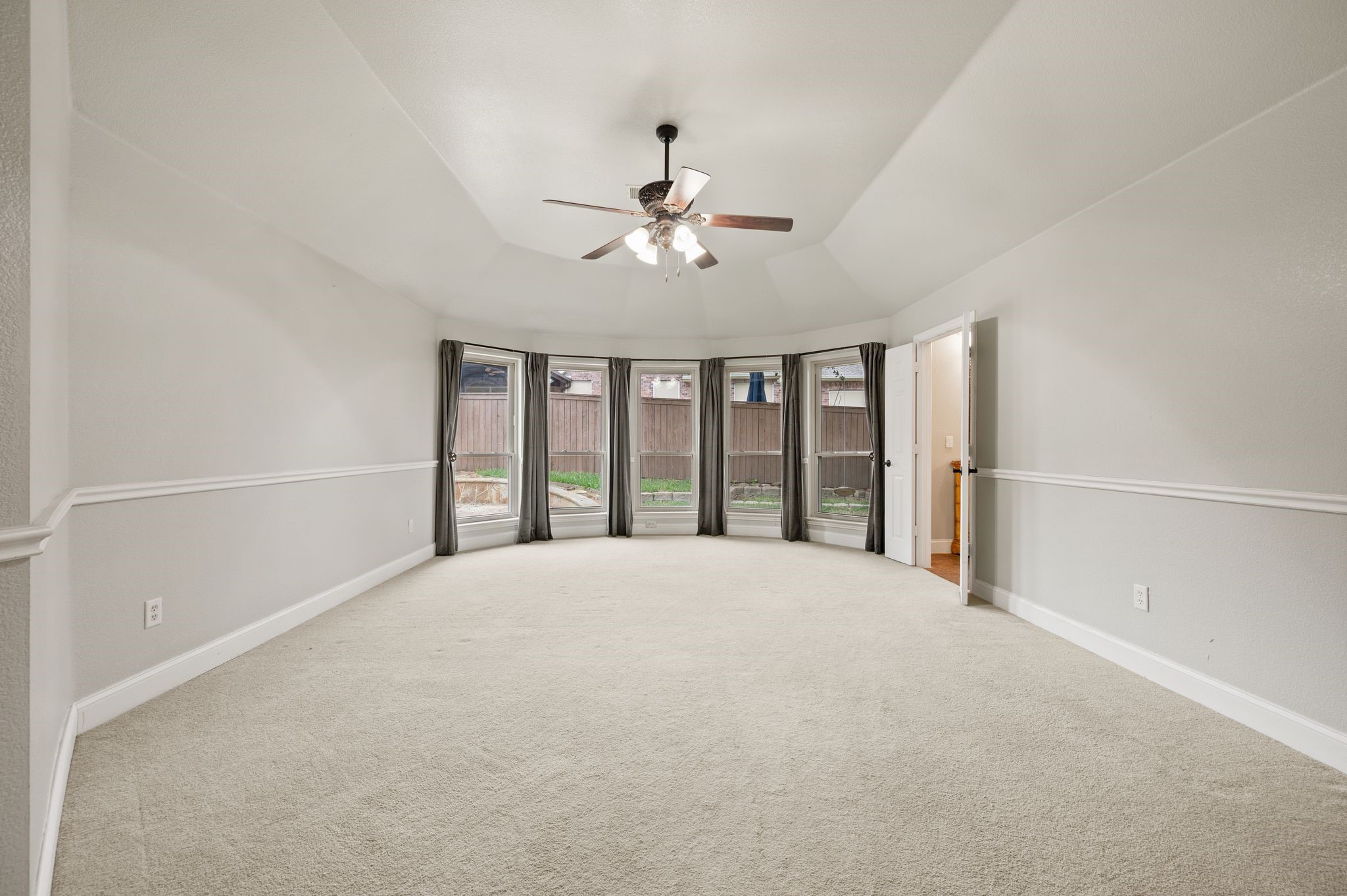 1808 Lakes Edge Boulevard