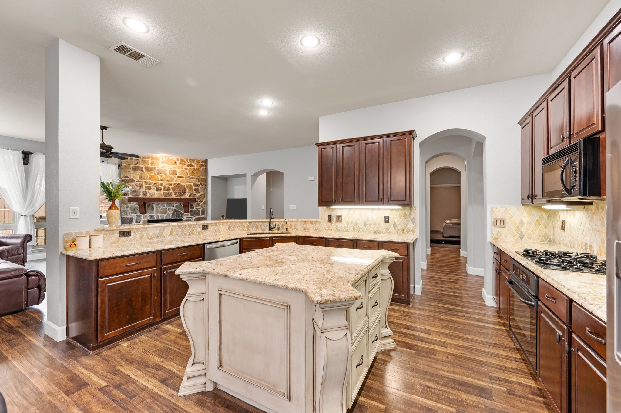 1808 Lakes Edge Boulevard