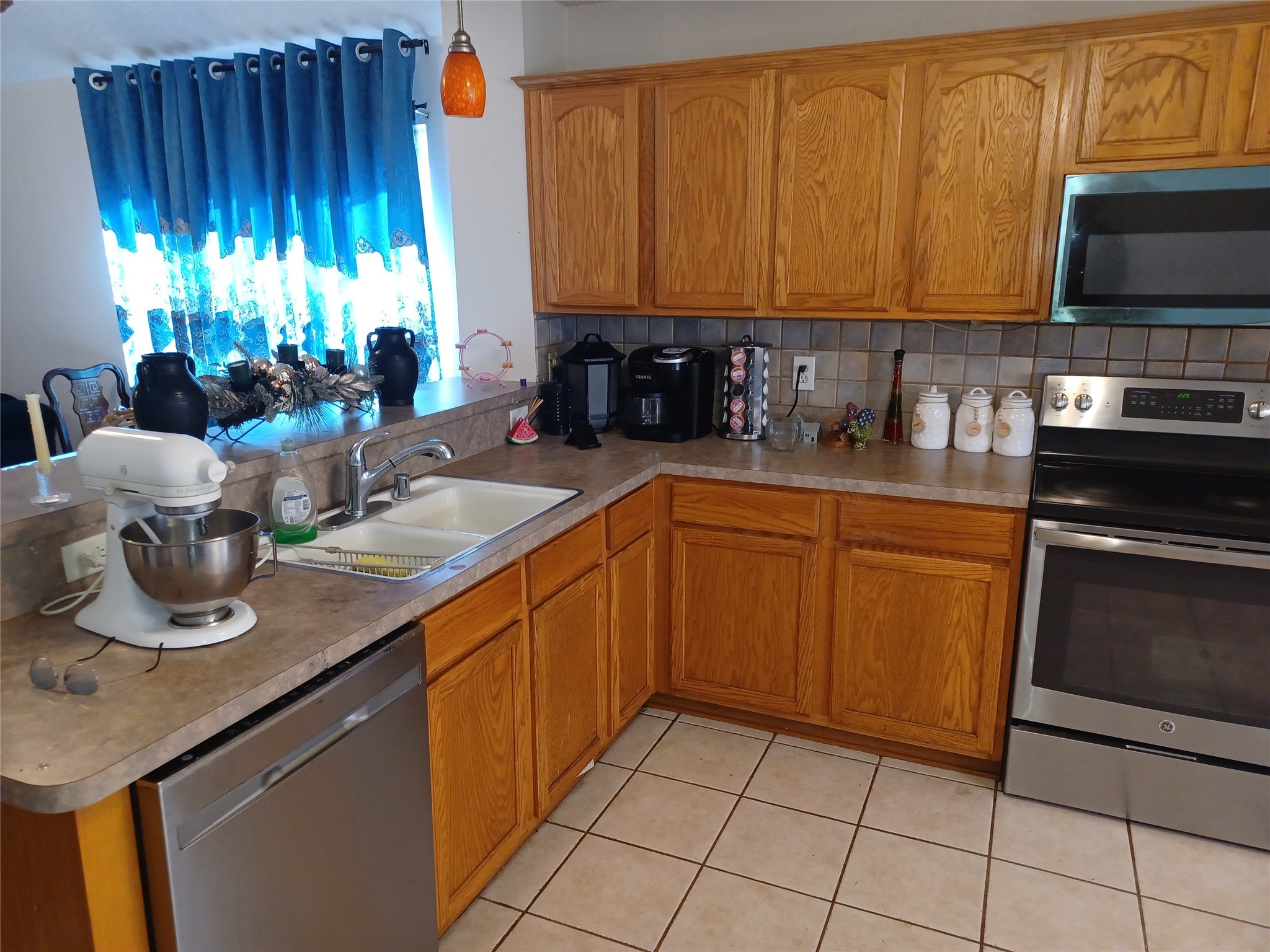 2808 Goldfinch Drive