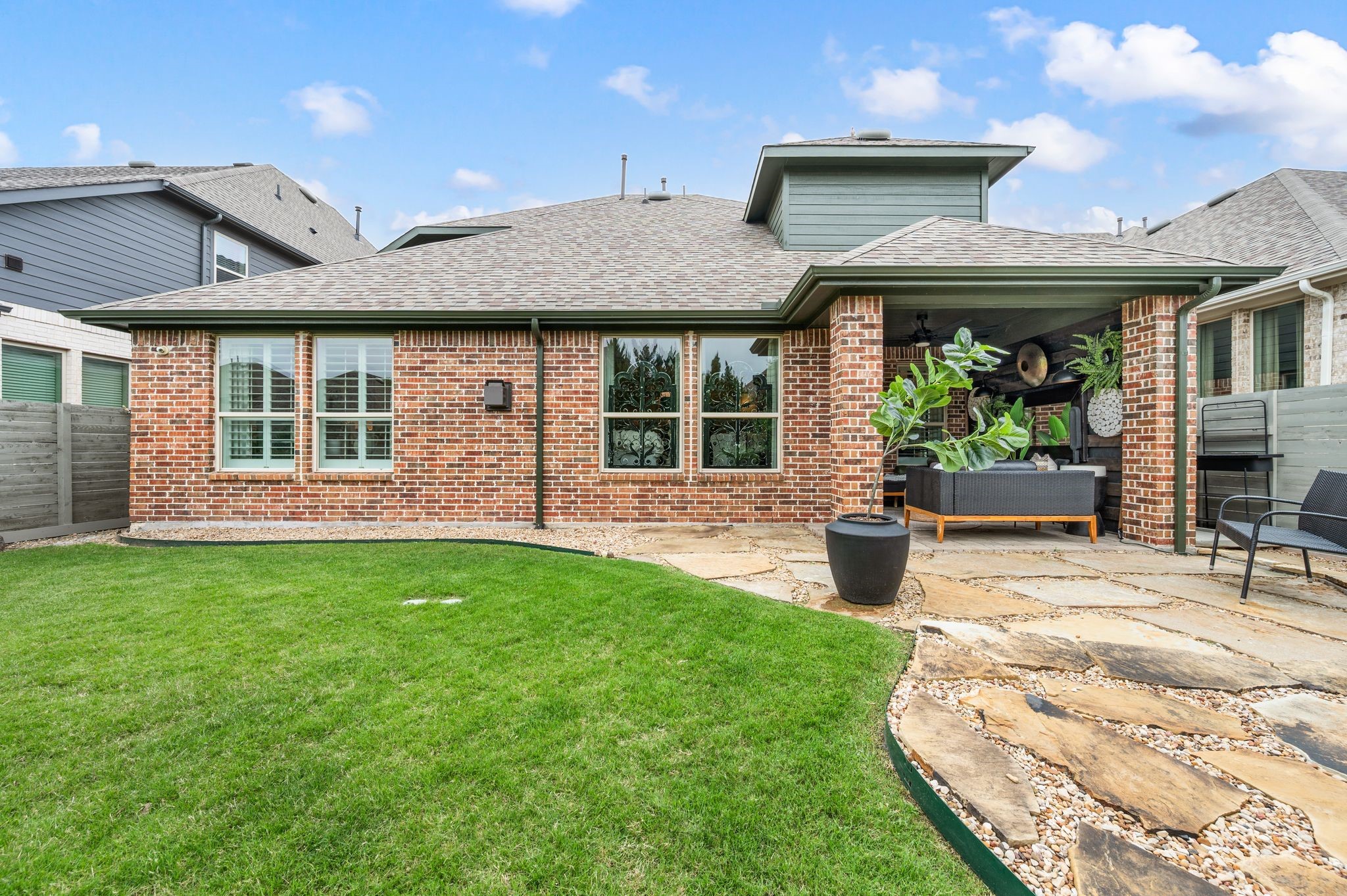 1112 Homestead Way