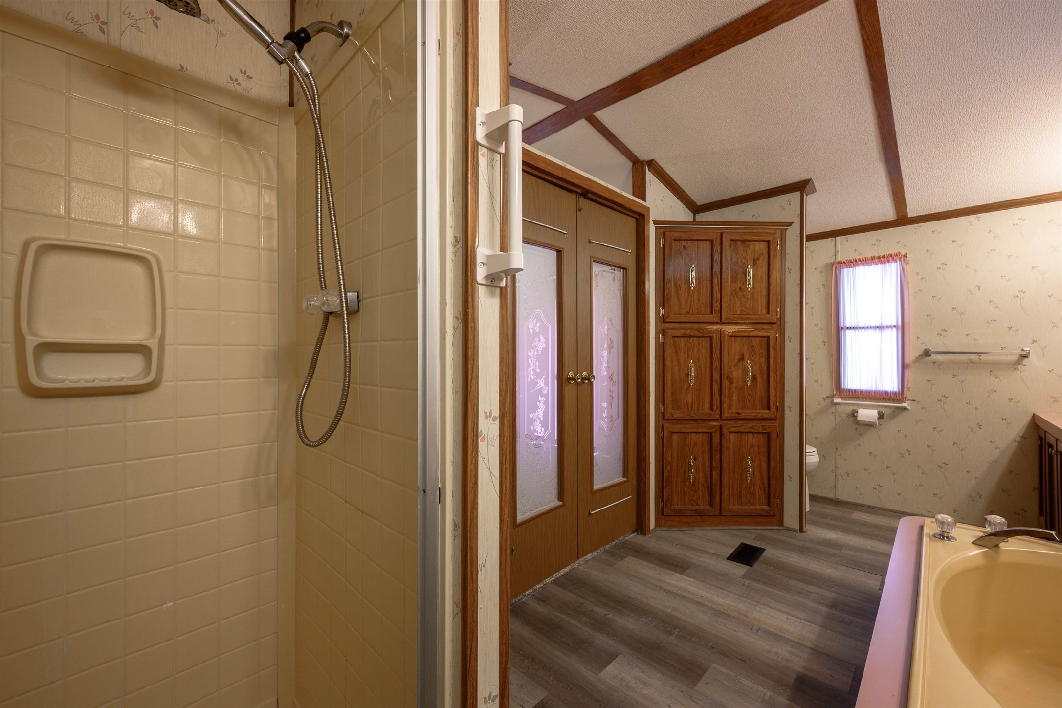 333 Private Road 1520