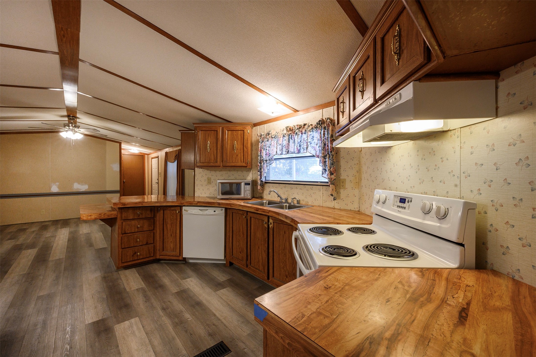 333 Private Road 1520