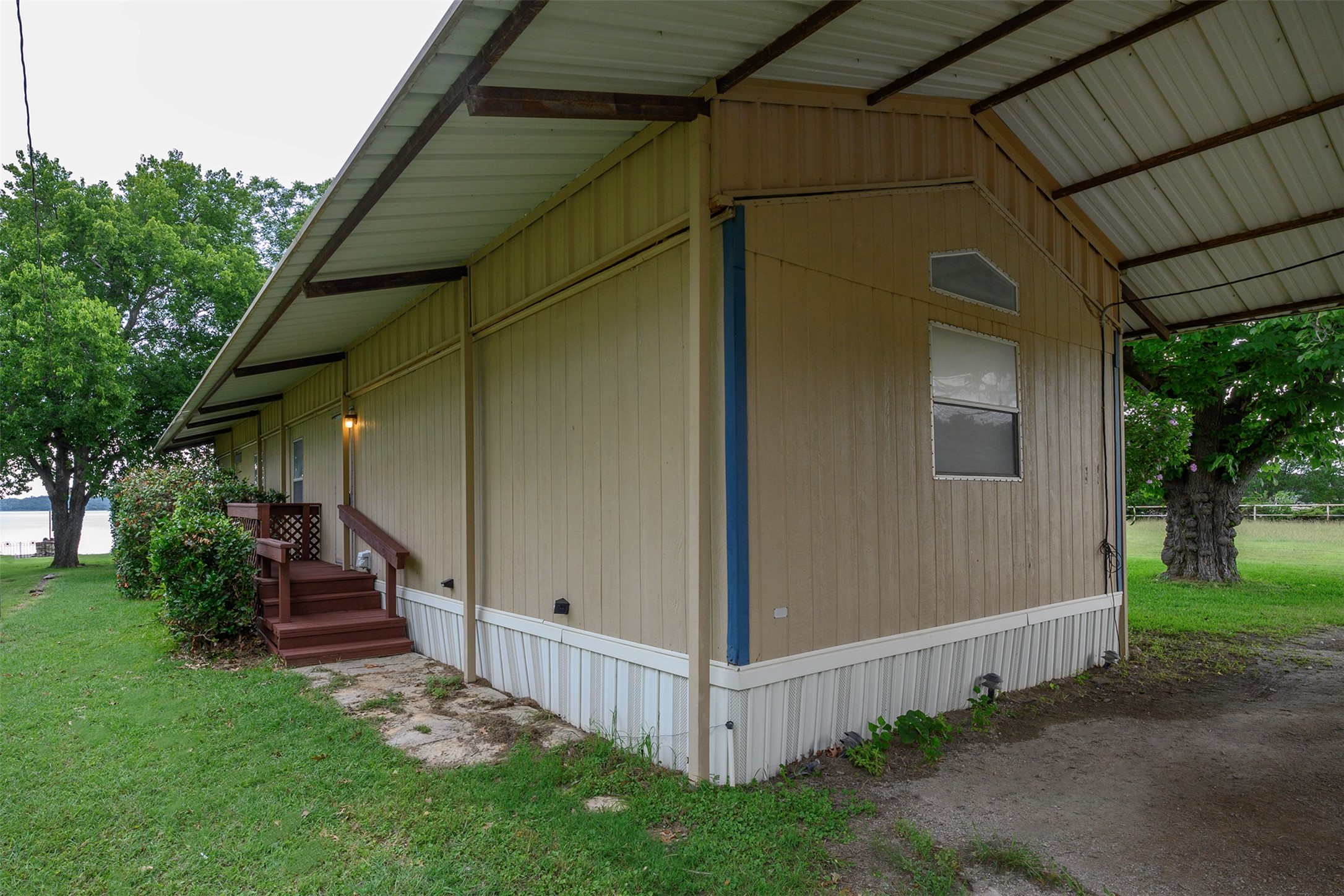 333 Private Road 1520