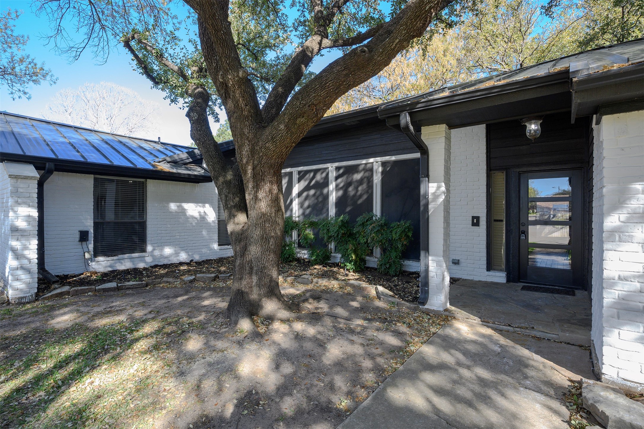 1035 Wilshire Drive