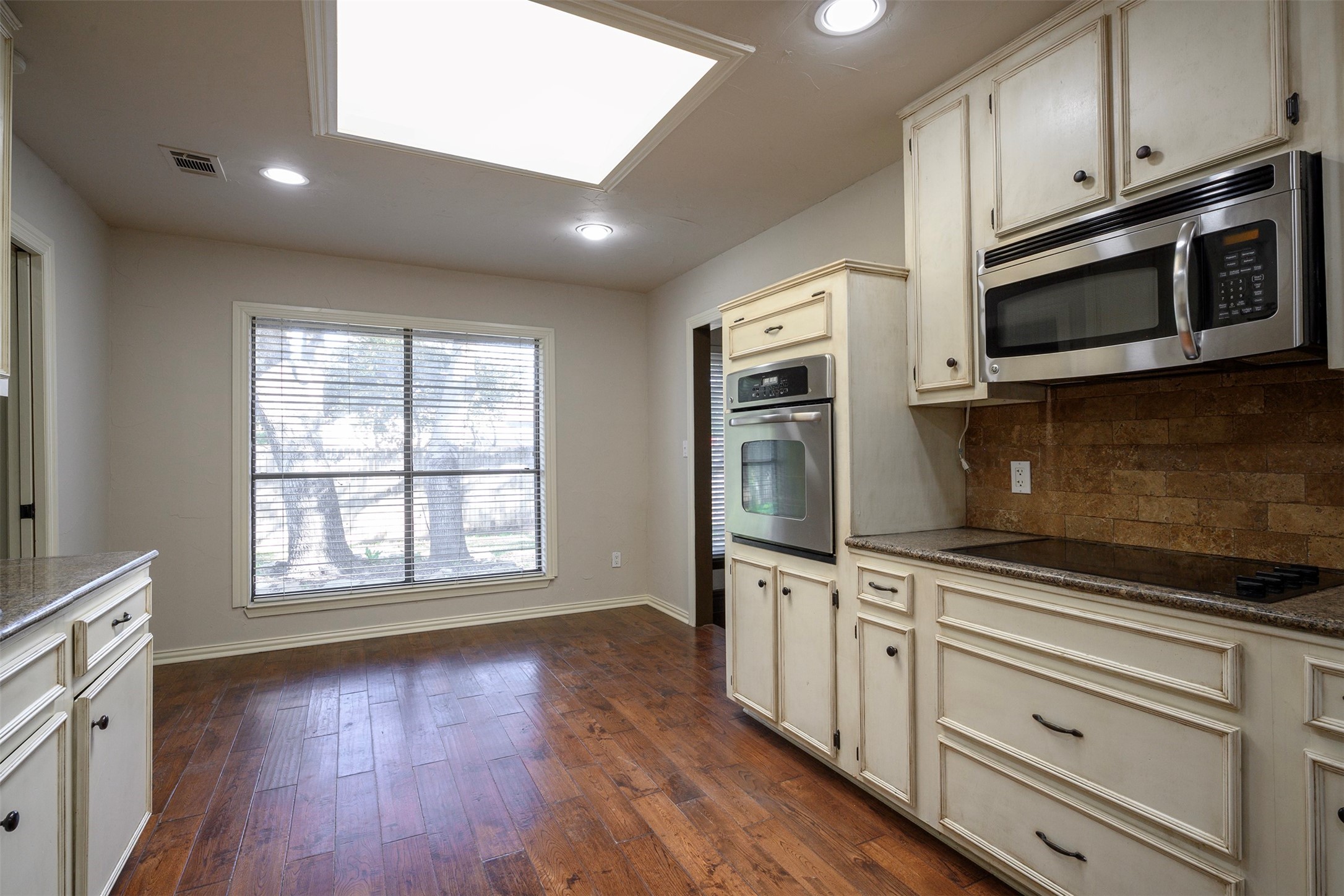 1035 Wilshire Drive