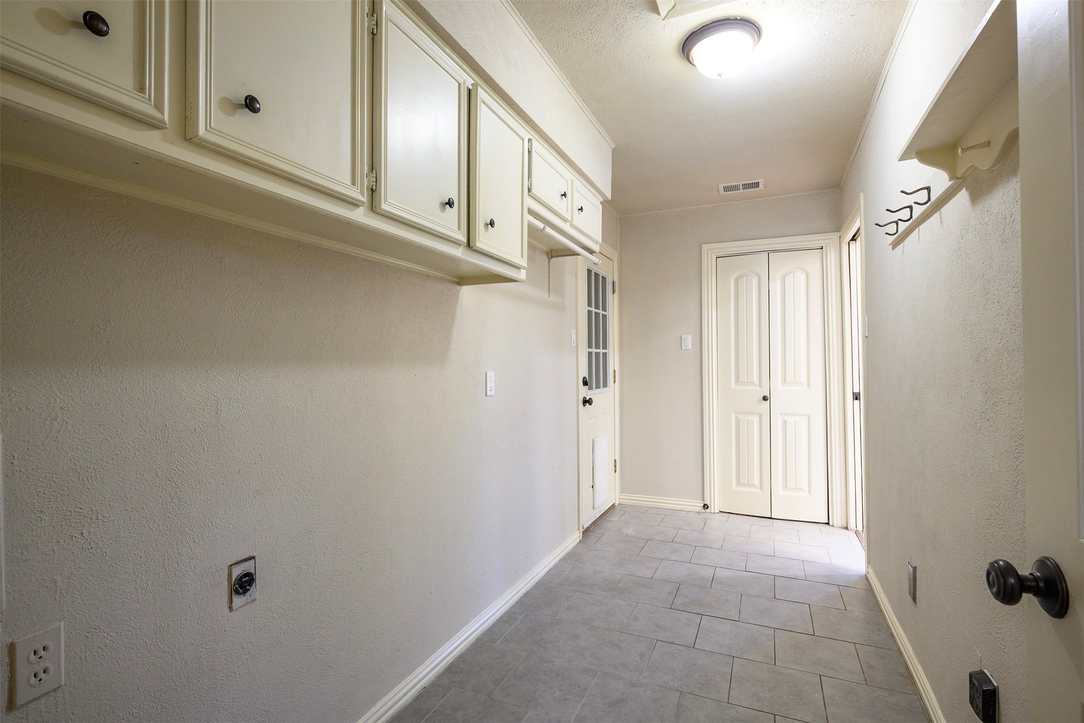 1035 Wilshire Drive