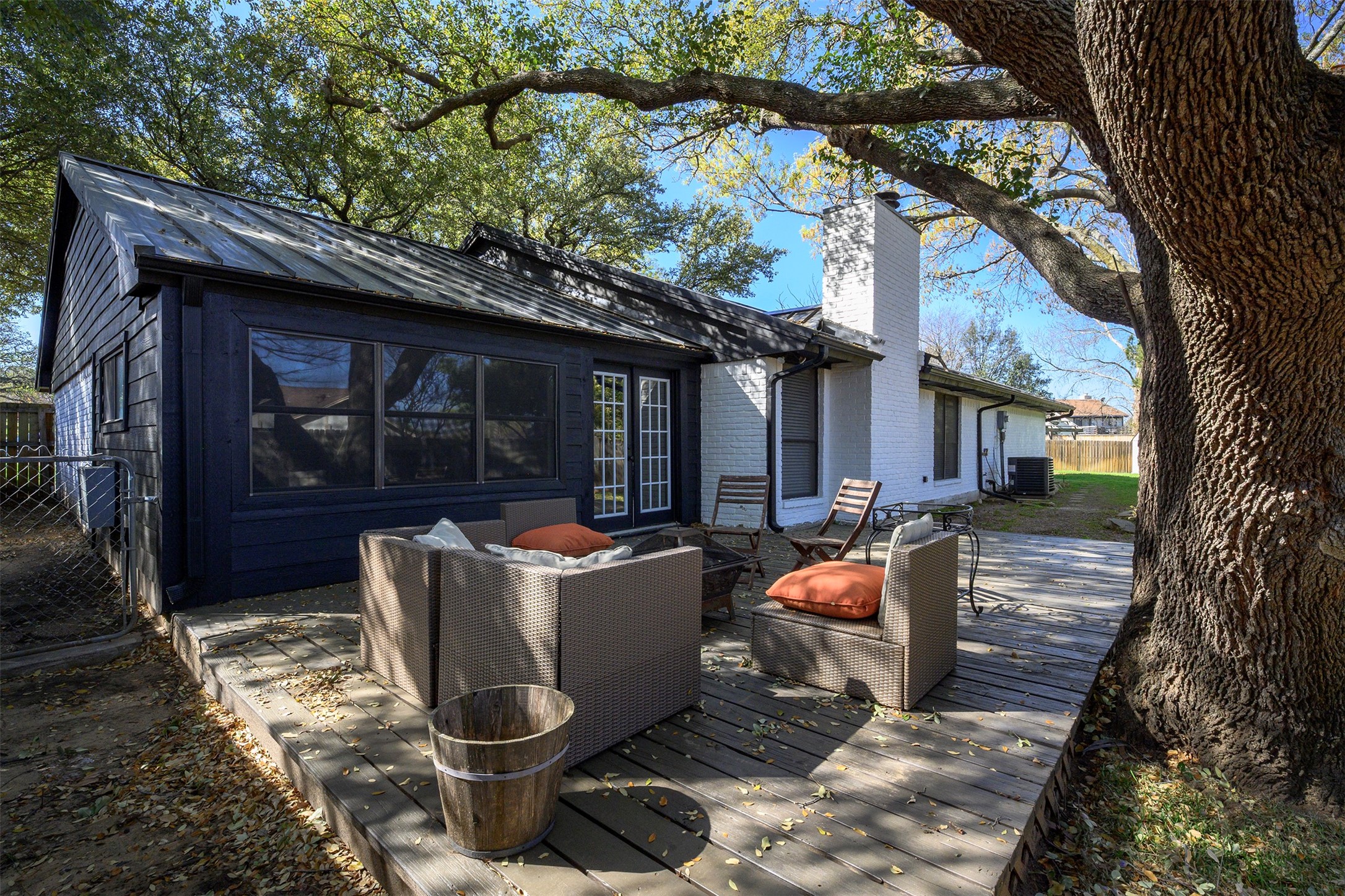 1035 Wilshire Drive