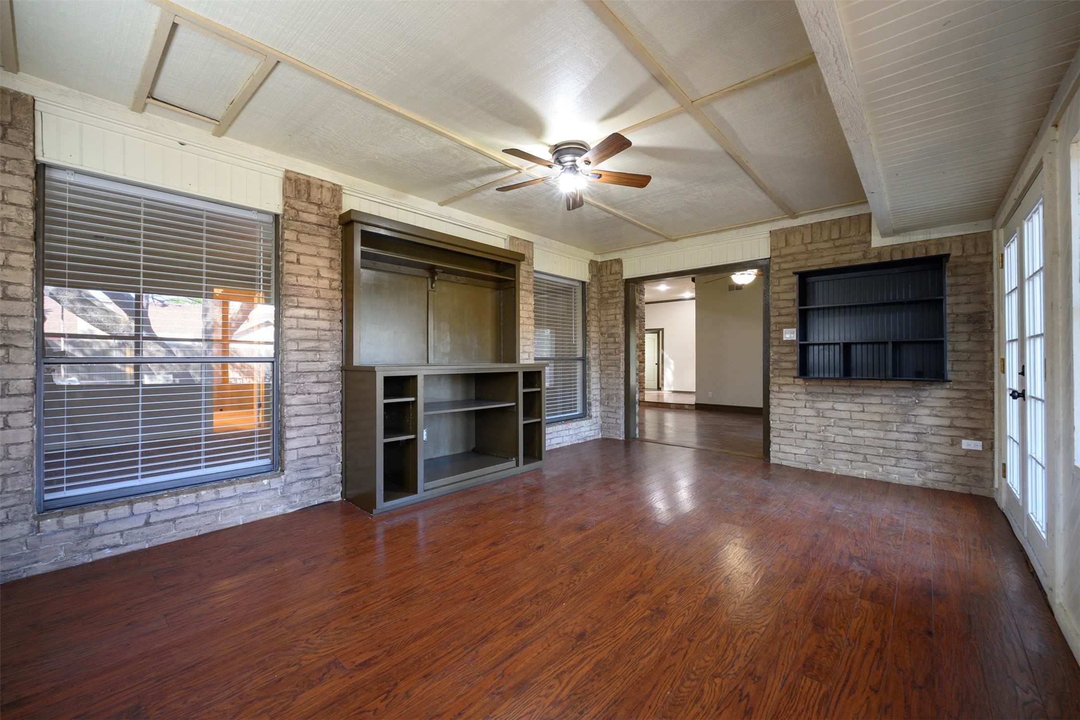 1035 Wilshire Drive