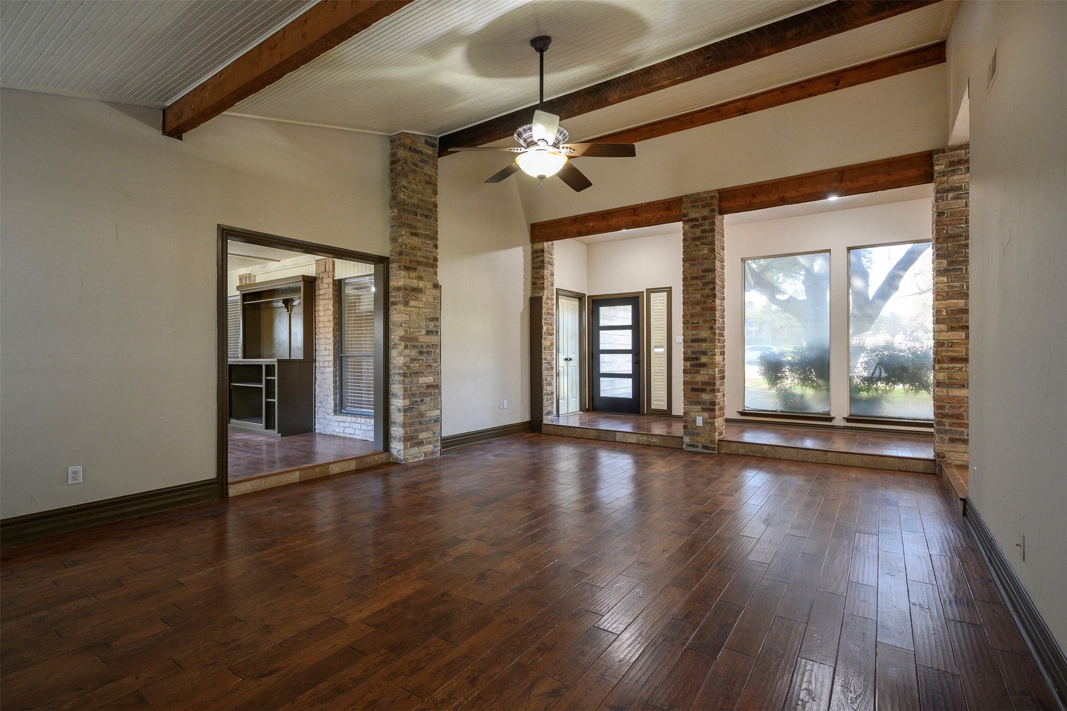 1035 Wilshire Drive