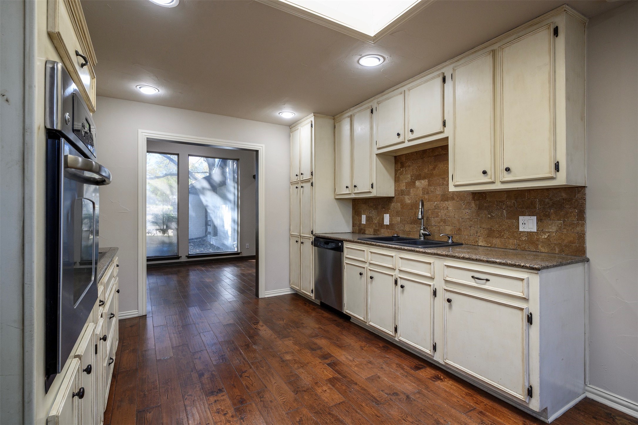 1035 Wilshire Drive