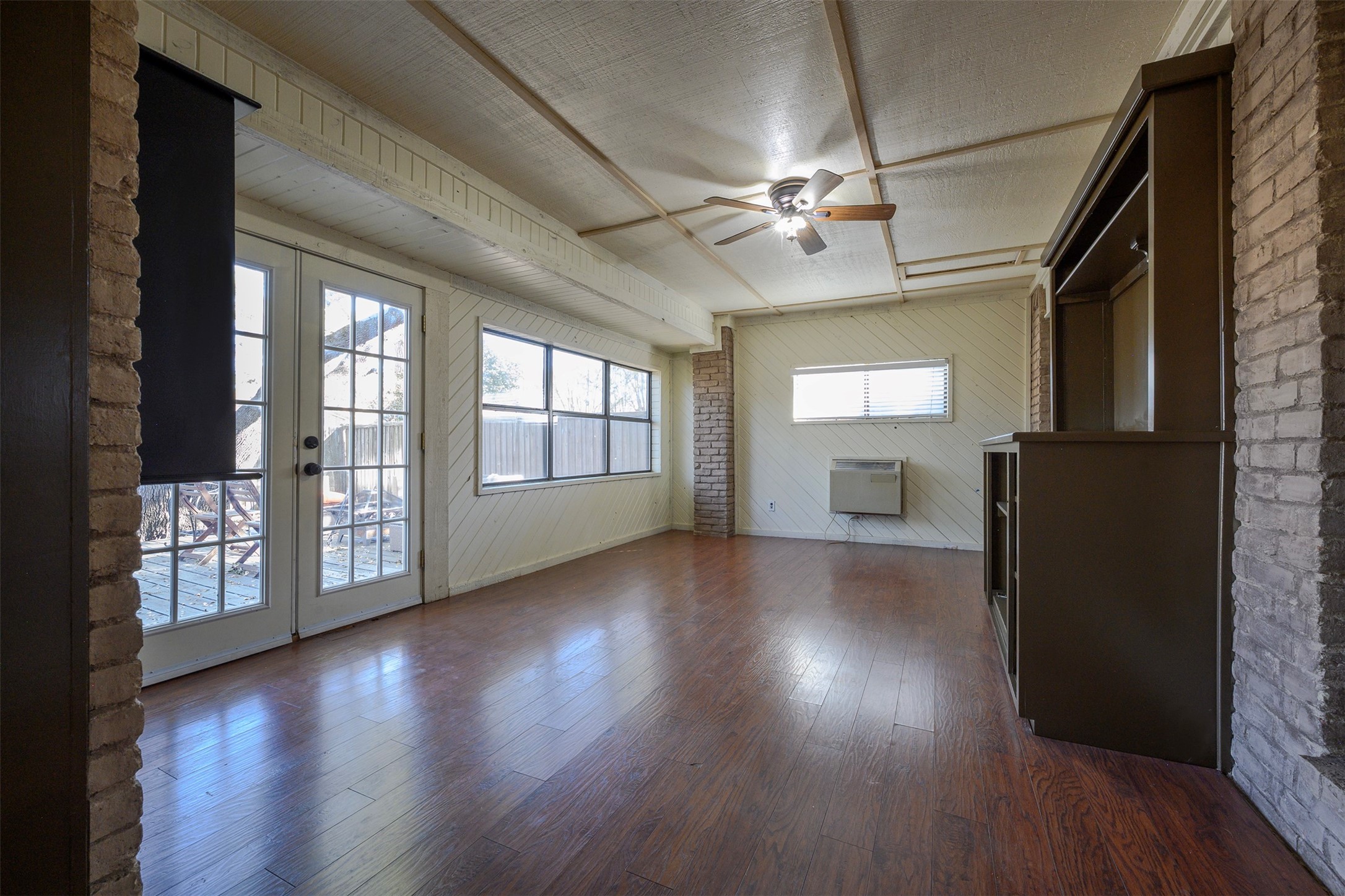 1035 Wilshire Drive