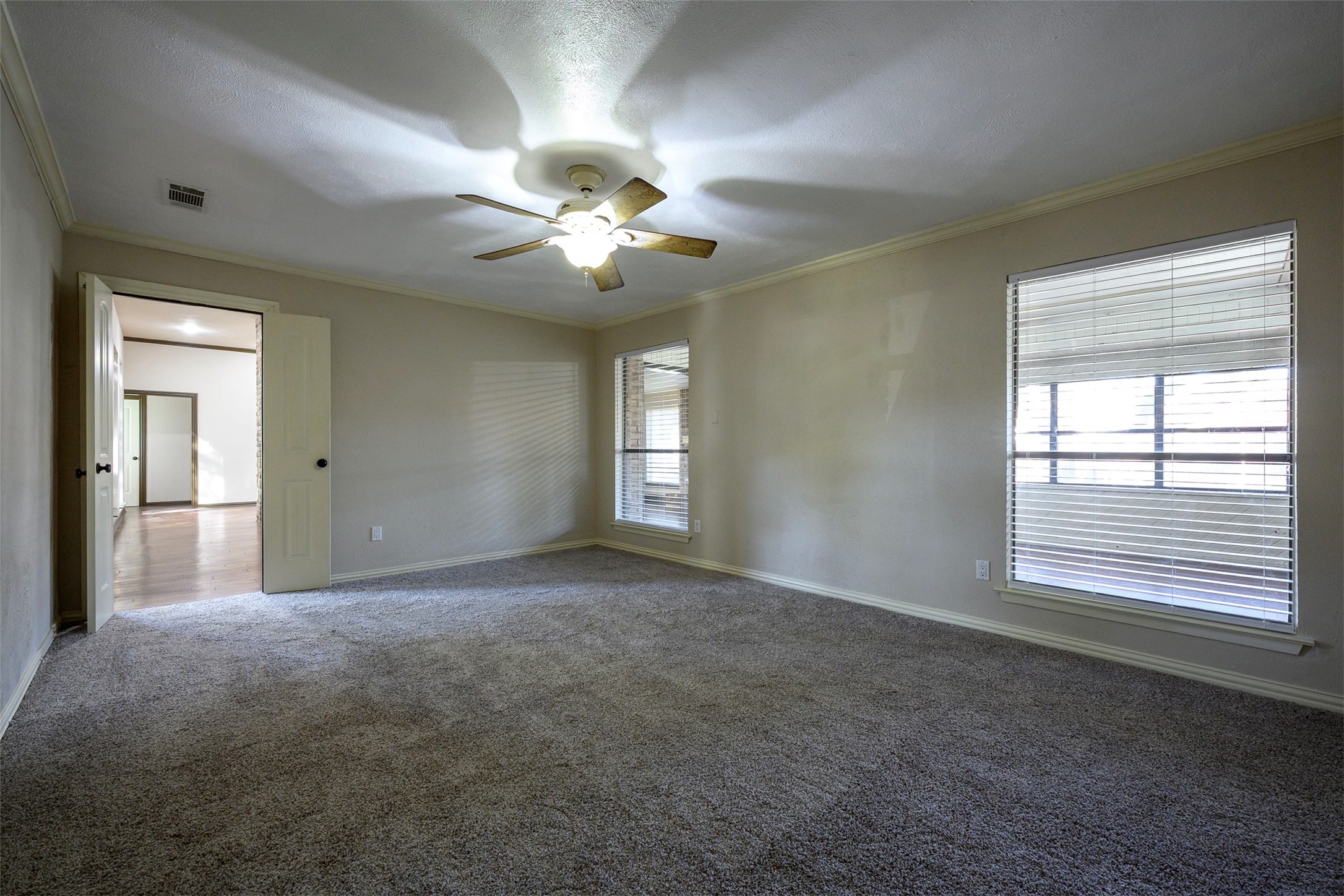 1035 Wilshire Drive