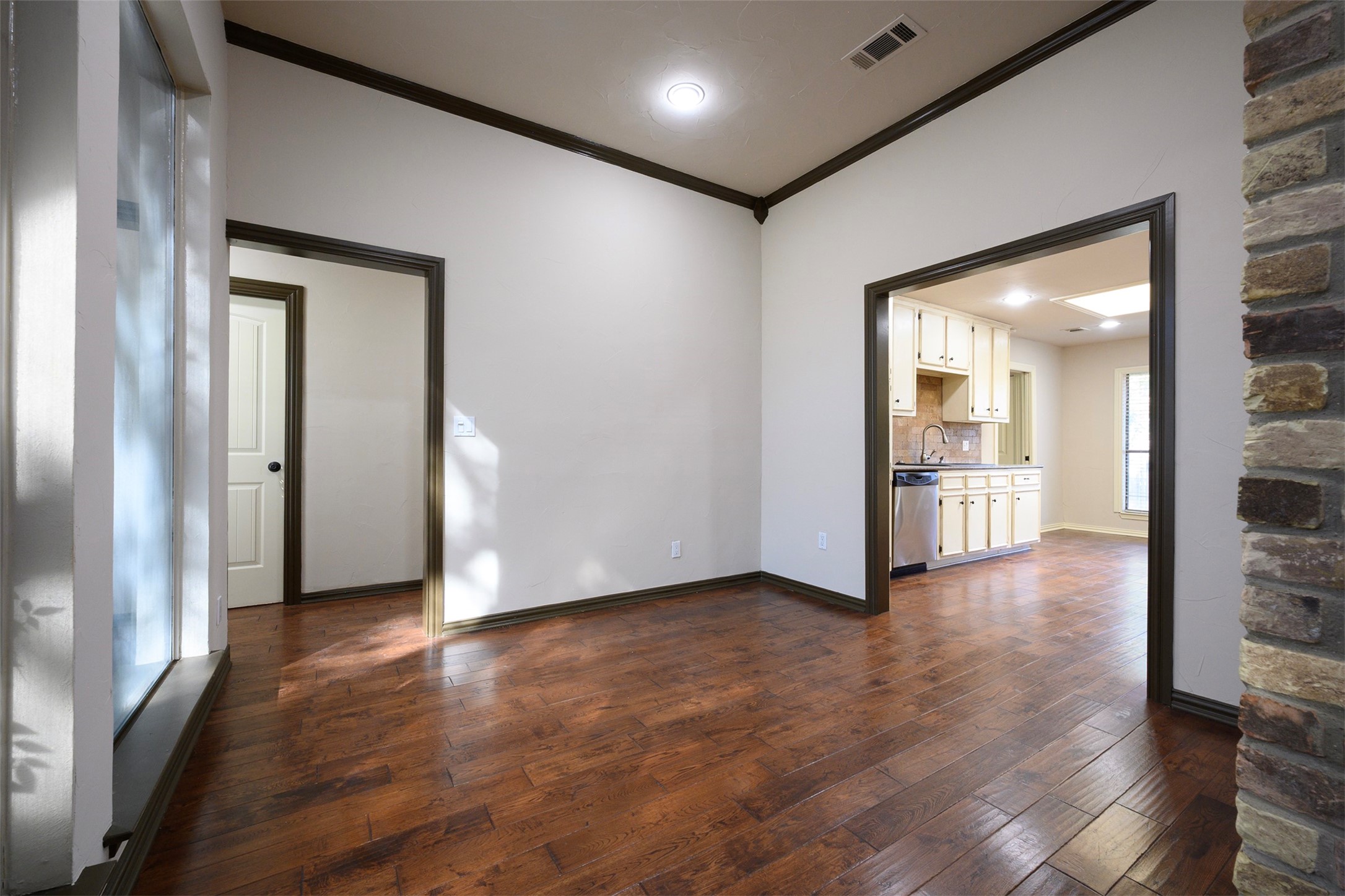 1035 Wilshire Drive