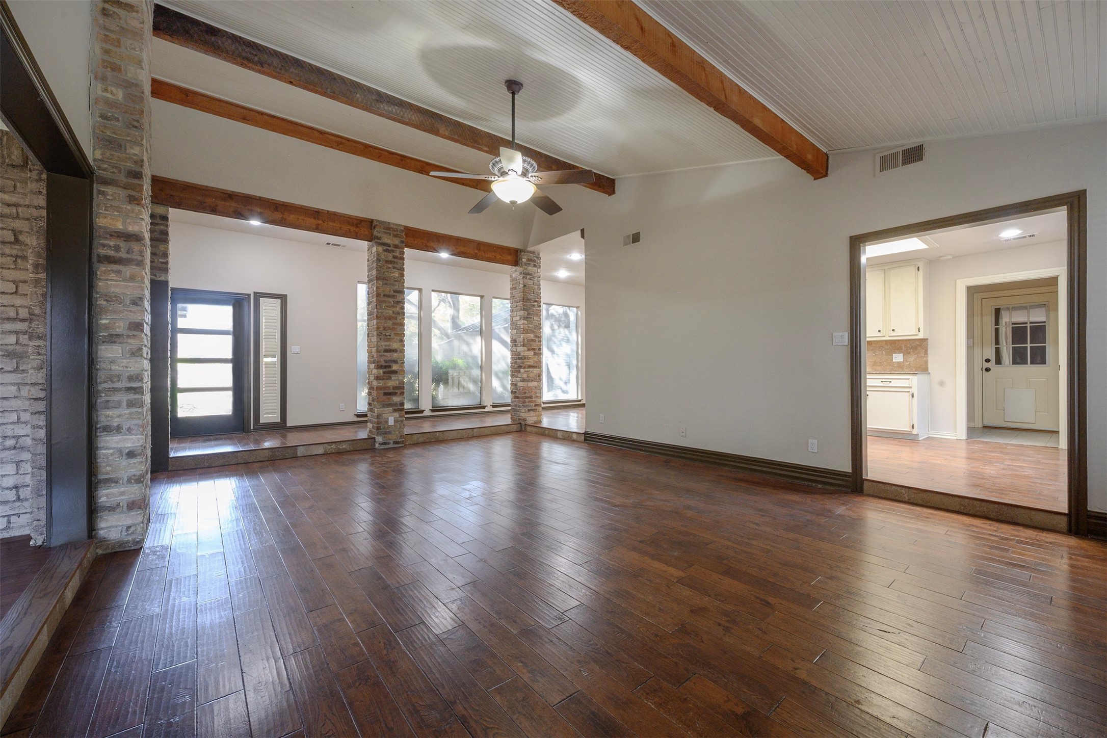 1035 Wilshire Drive