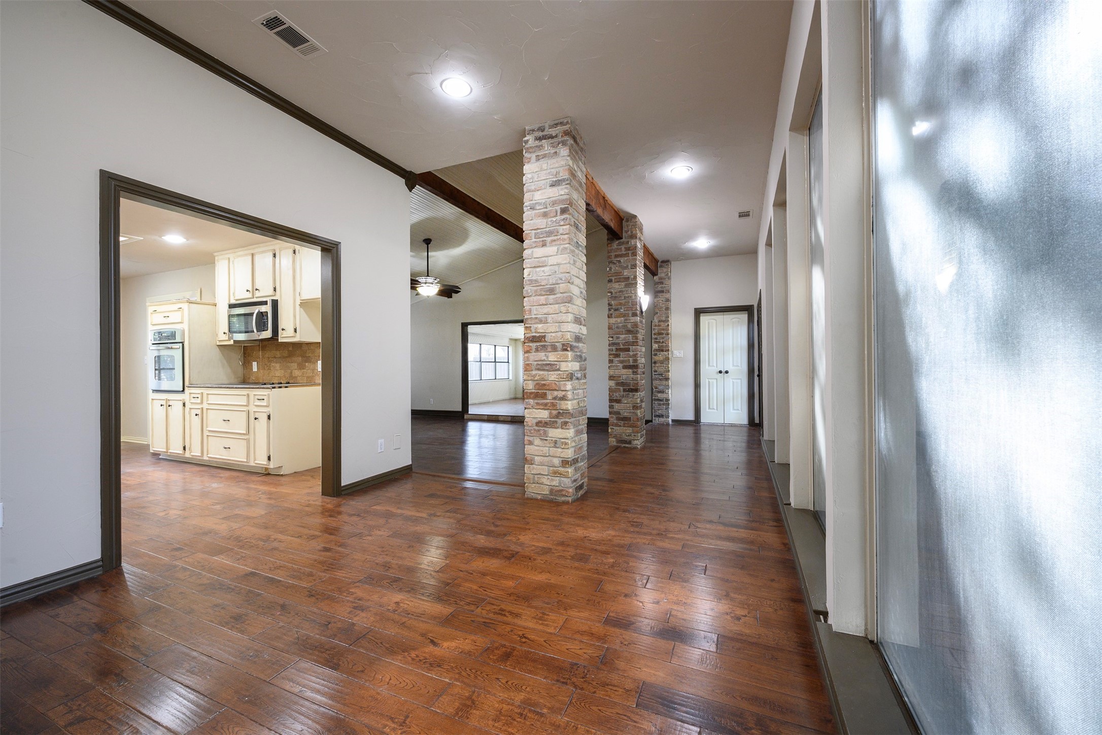 1035 Wilshire Drive